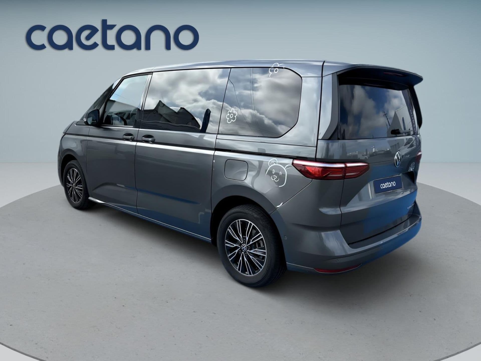 Volkswagen Multivan - 11