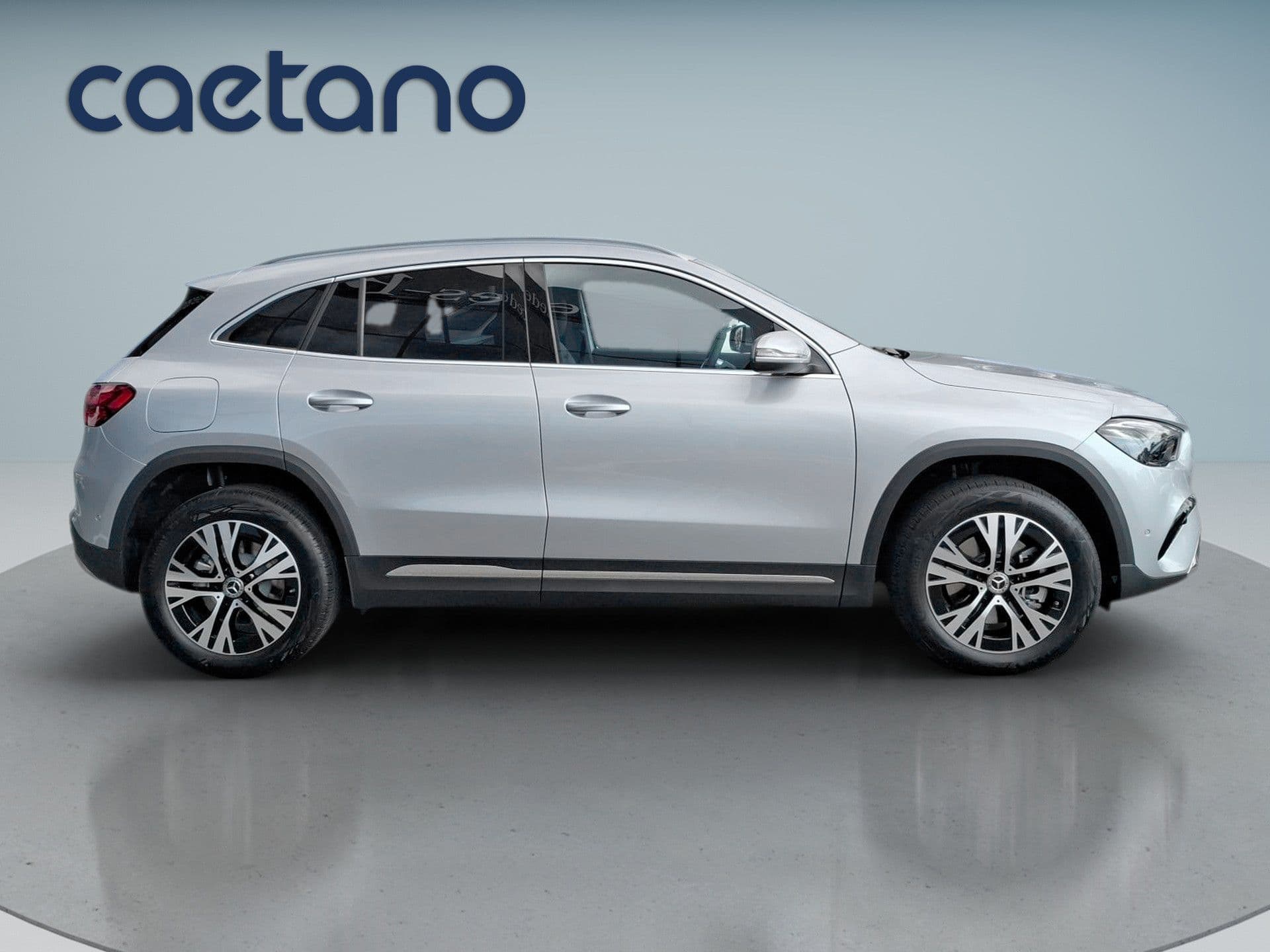 Mercedes-Benz GLA - 9