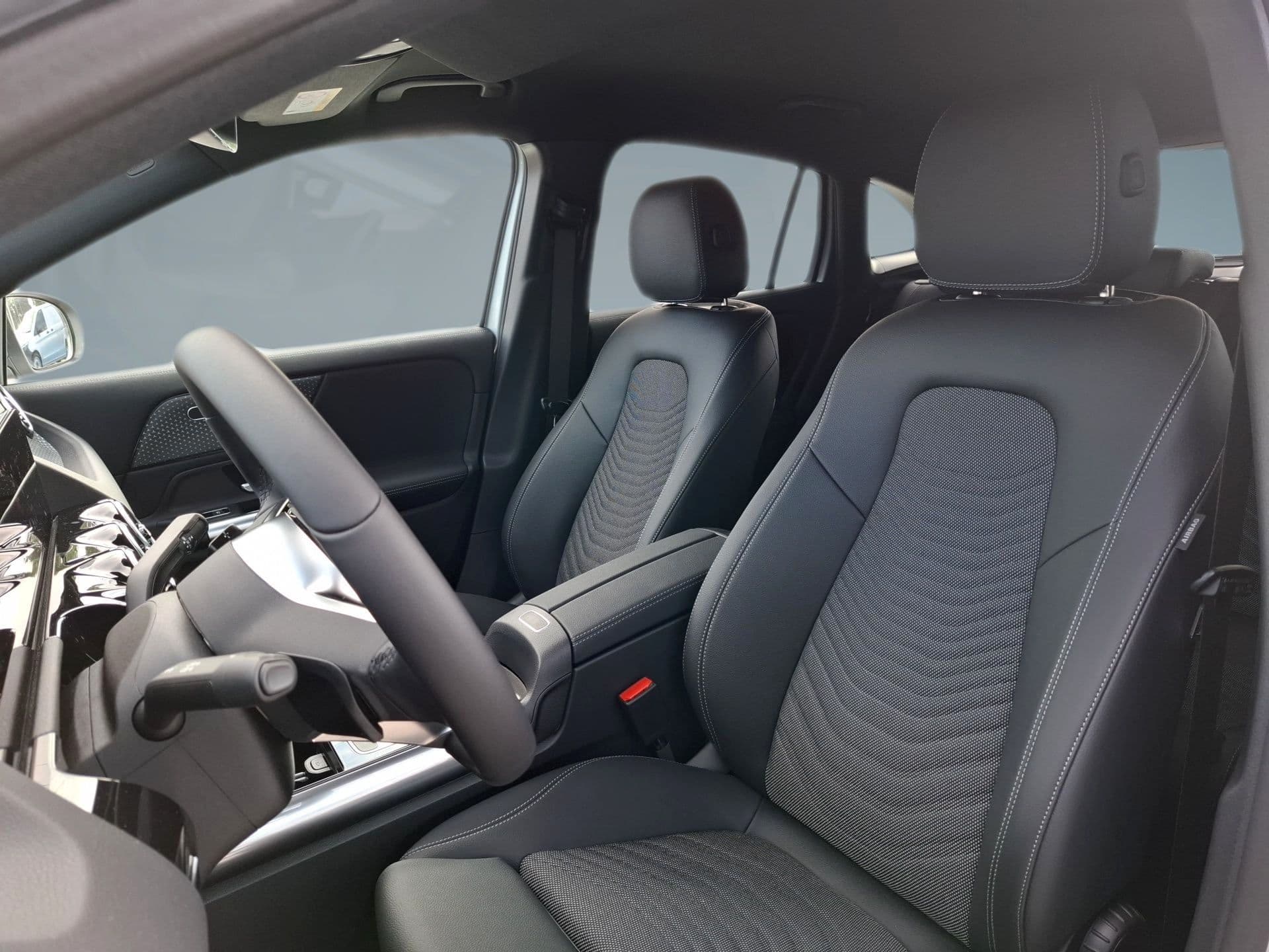Mercedes-Benz GLA - 11
