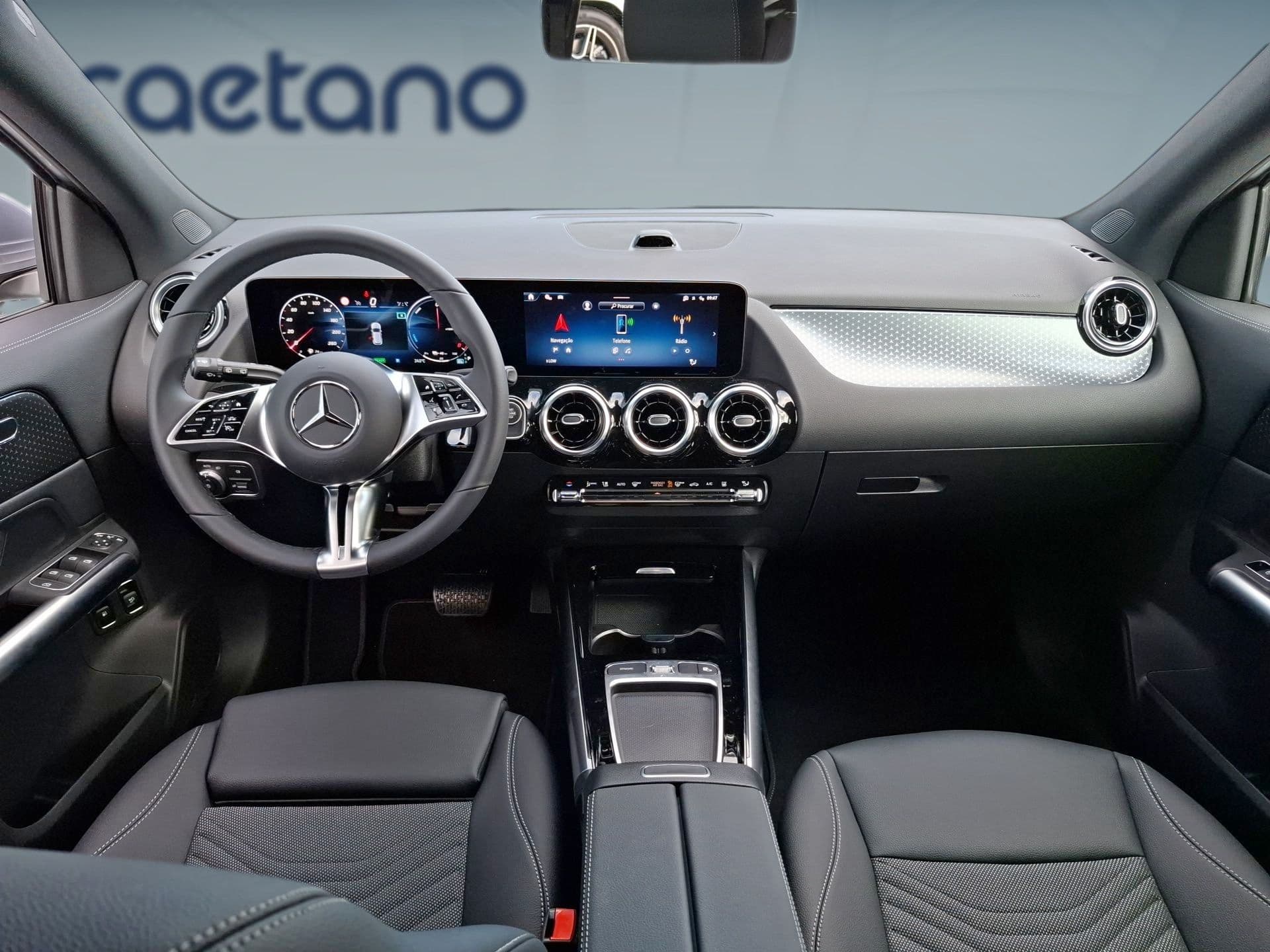Mercedes-Benz GLA - 12