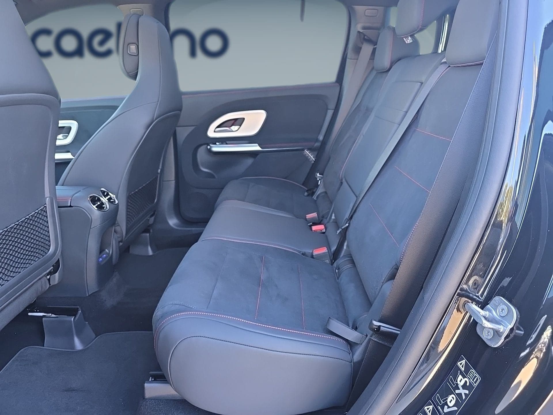 Mercedes-Benz GLB - 11