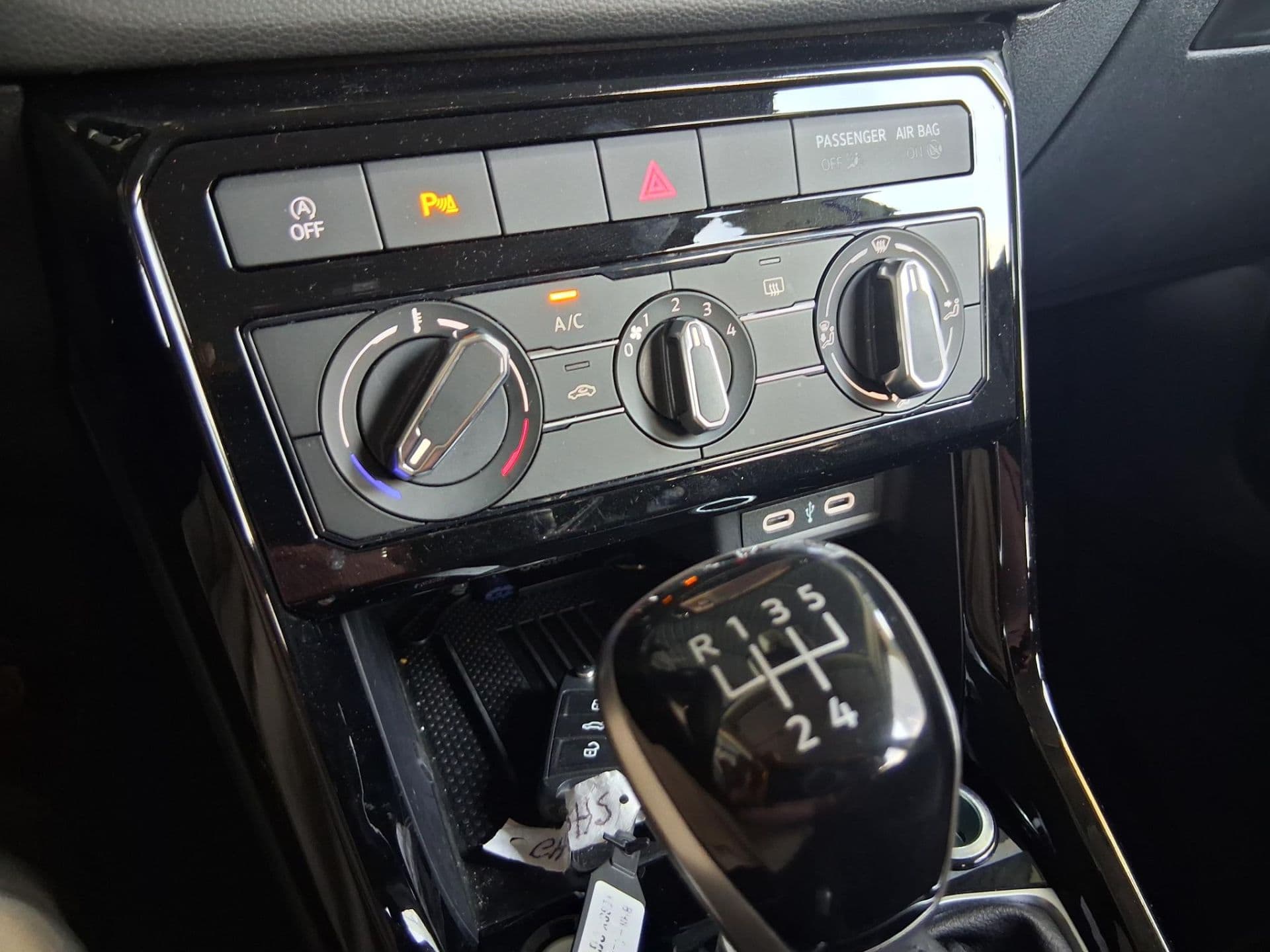 Volkswagen T-Cross - 8