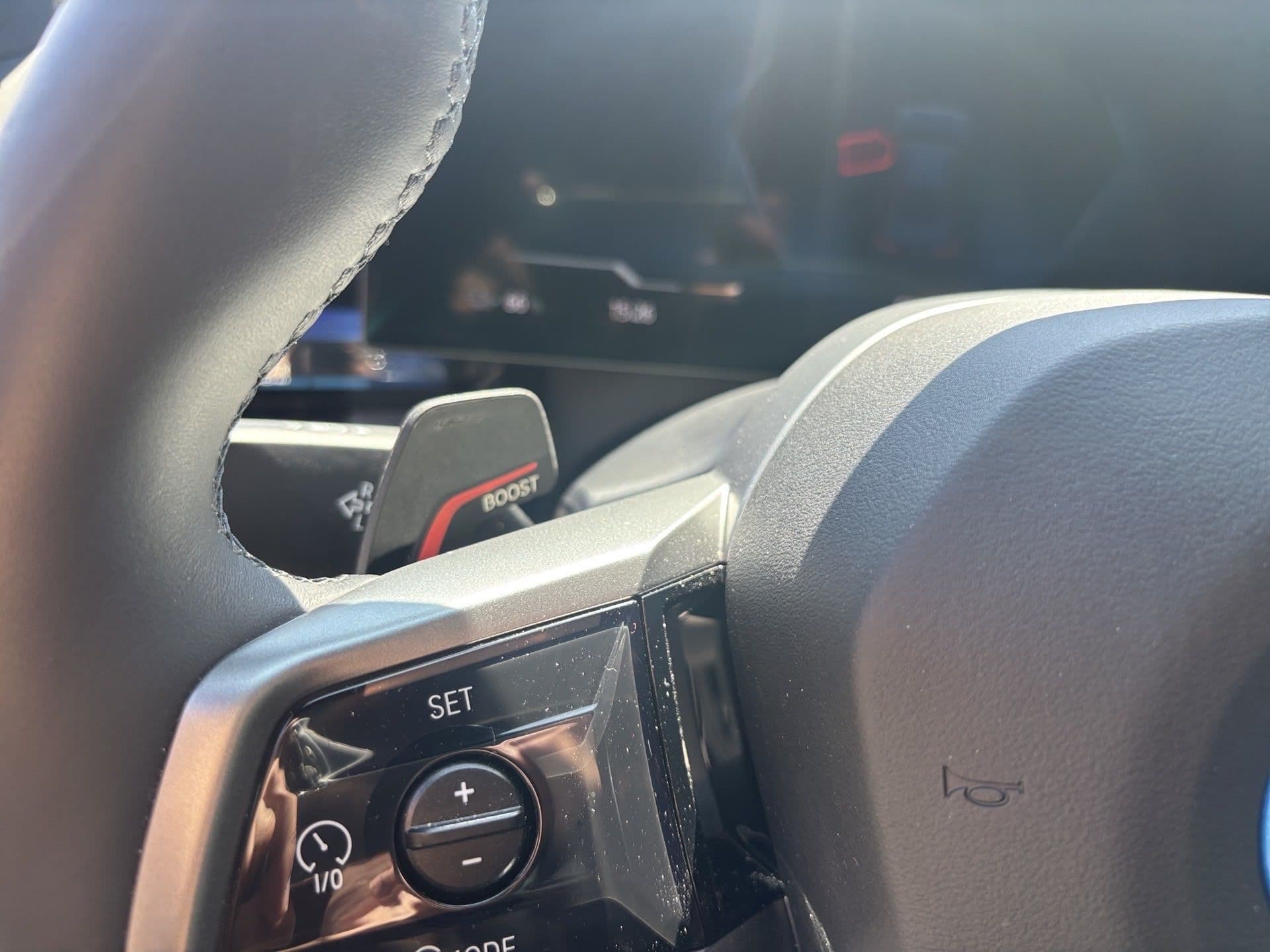 BMW i5 - 12