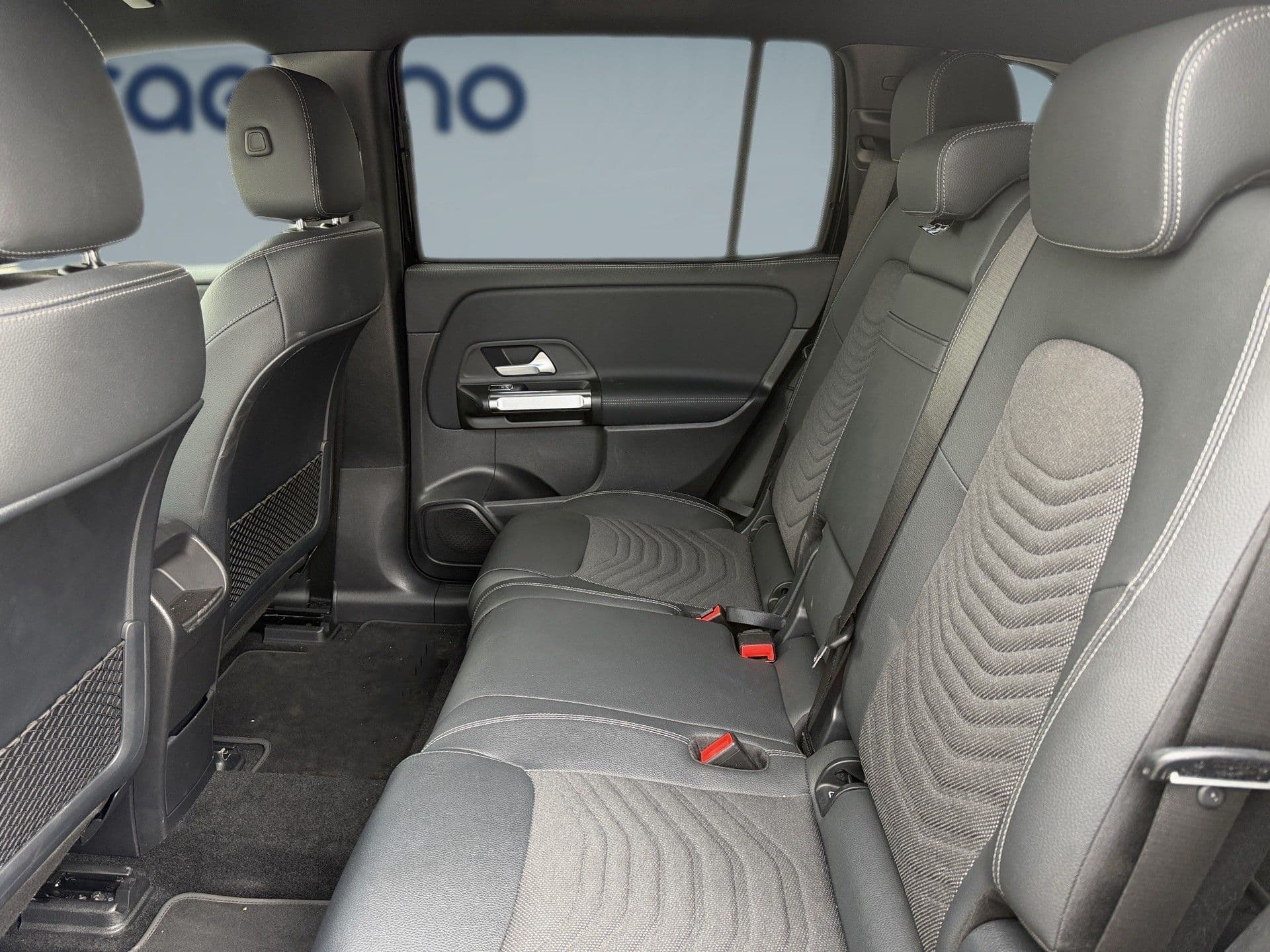 Mercedes-Benz EQB - 10