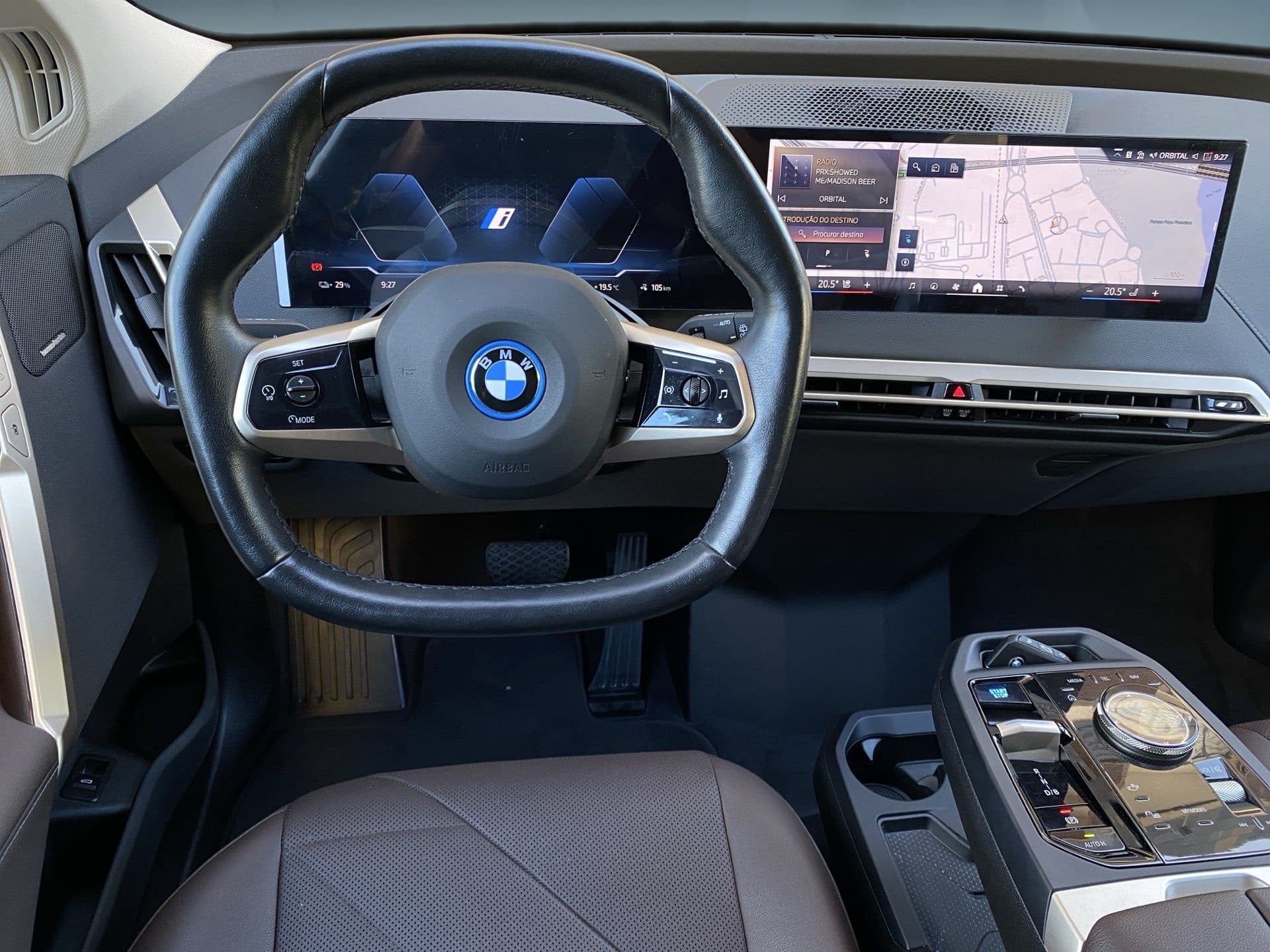 BMW iX - 11