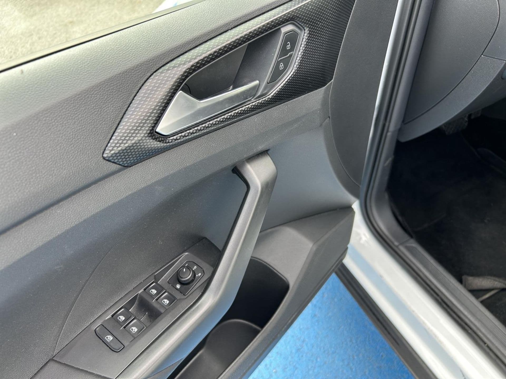 Volkswagen T-Cross - 12