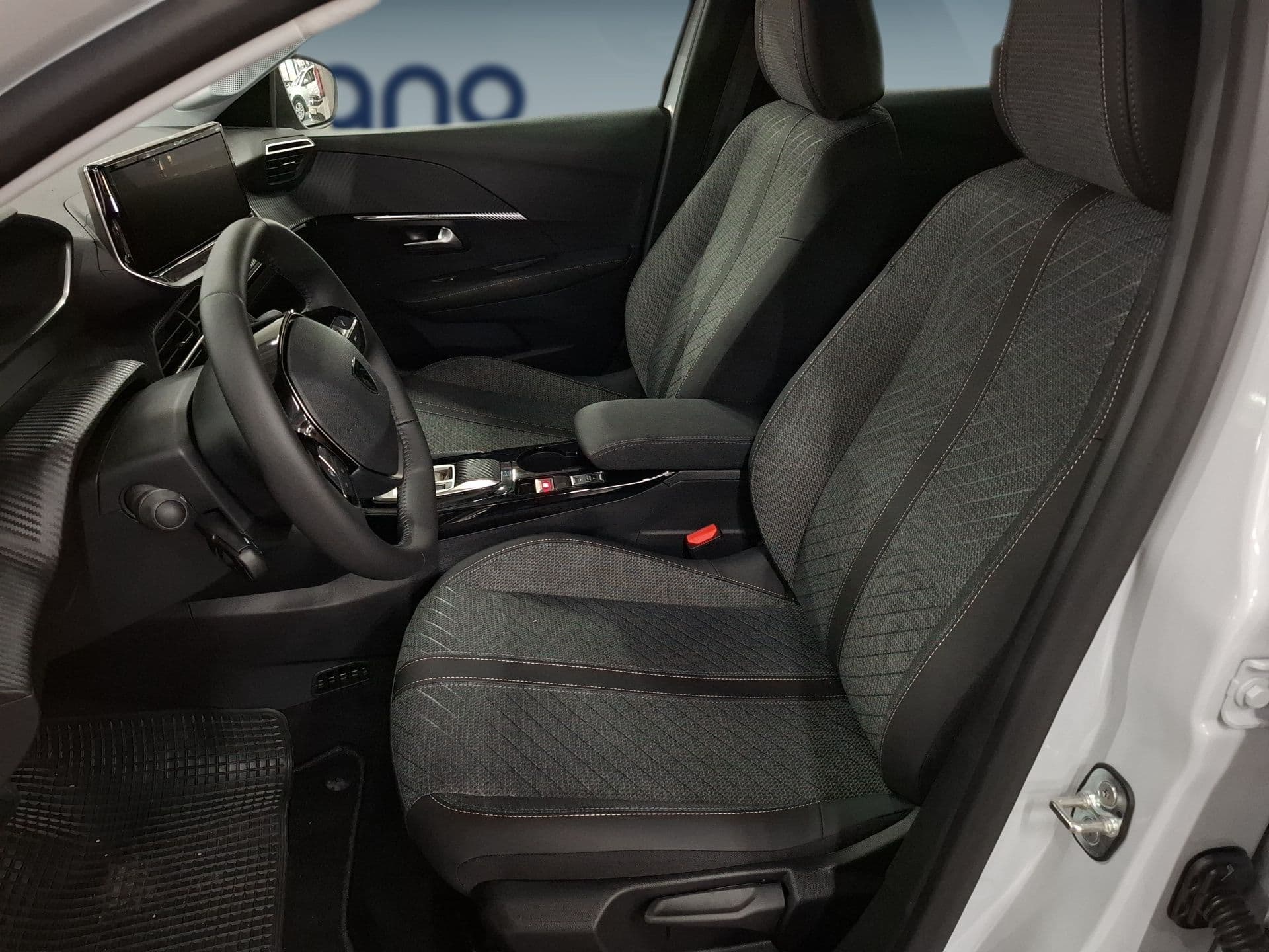 Peugeot 208 - 11