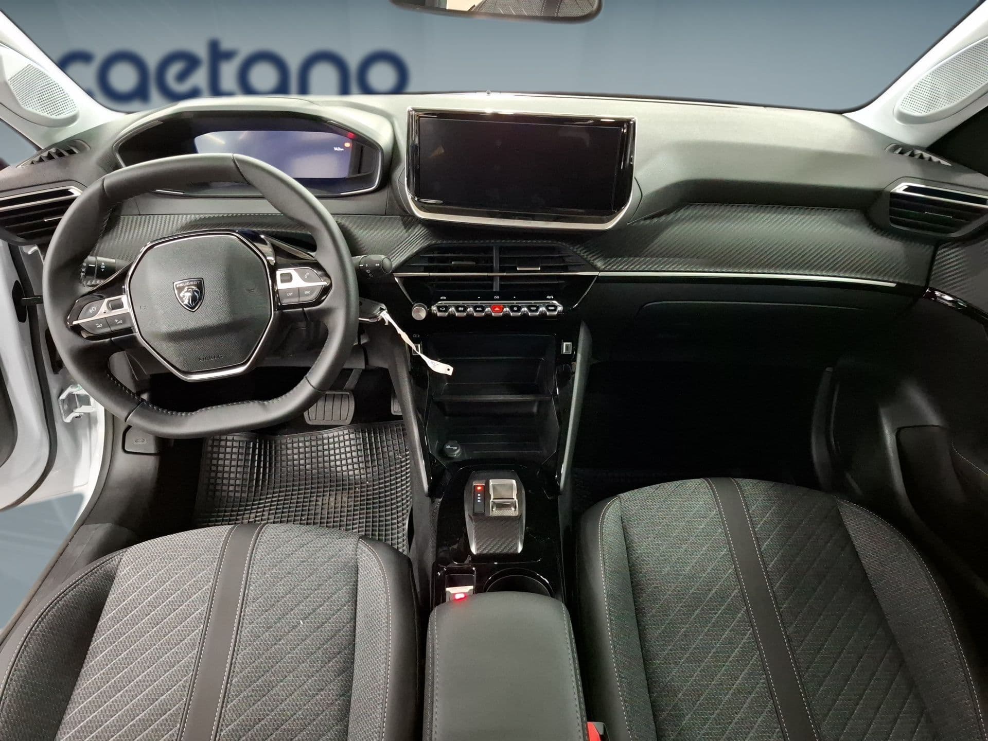 Peugeot 208 - 12