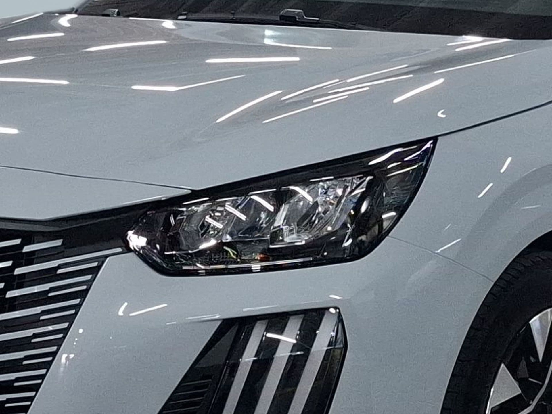 Peugeot 208 - 5