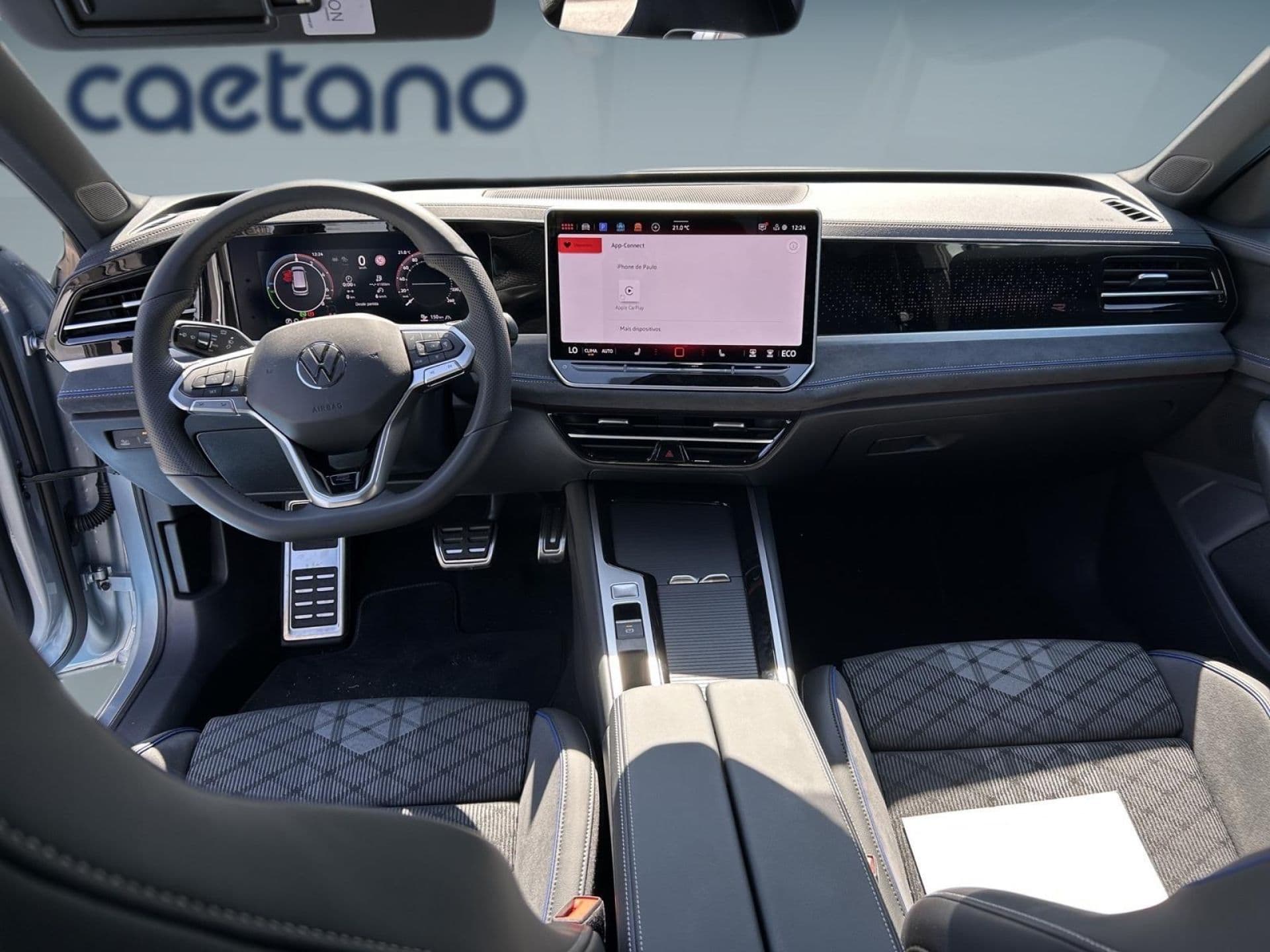 Volkswagen Passat - 4