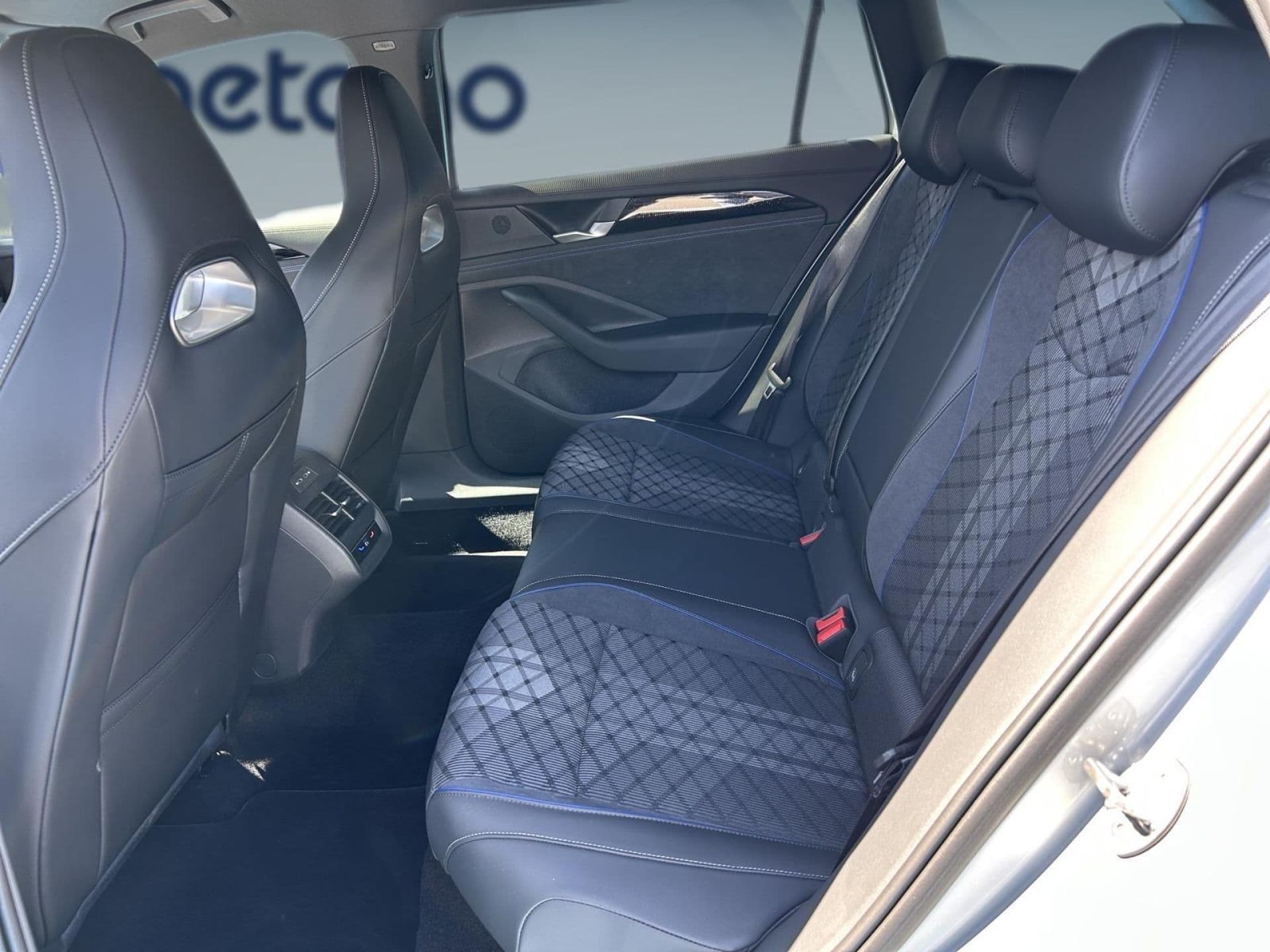 Volkswagen Passat - 6