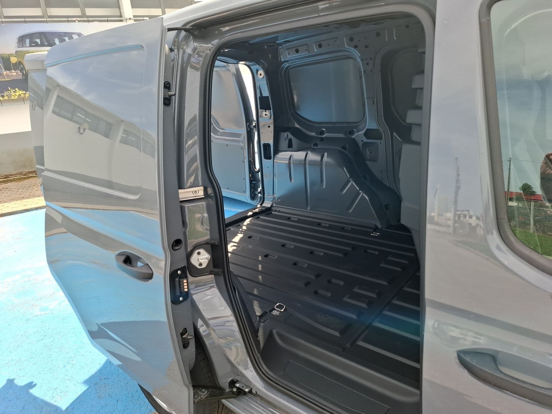 Volkswagen Caddy - 11