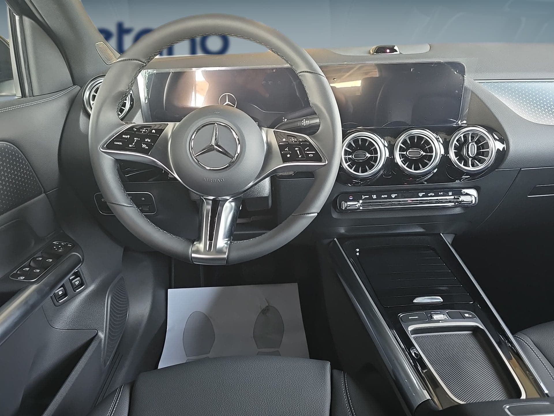 Mercedes-Benz GLA - 11