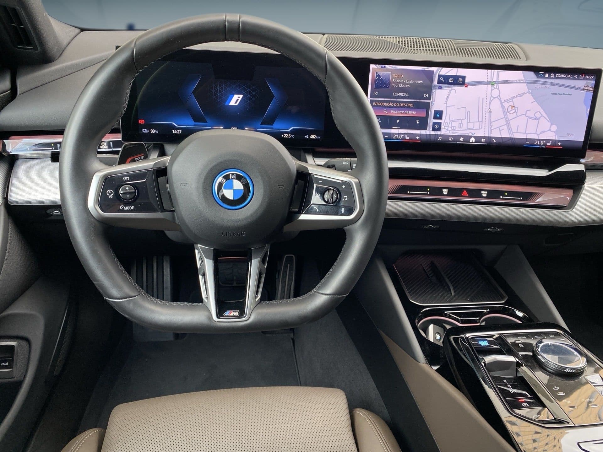 BMW i5 - 11