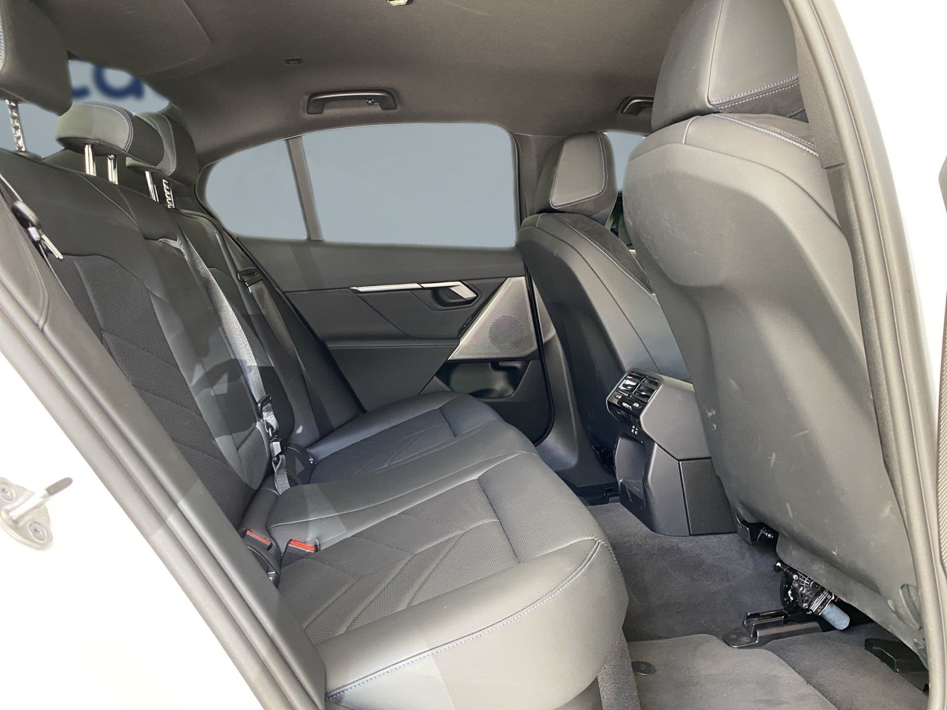 BMW i5 - 12