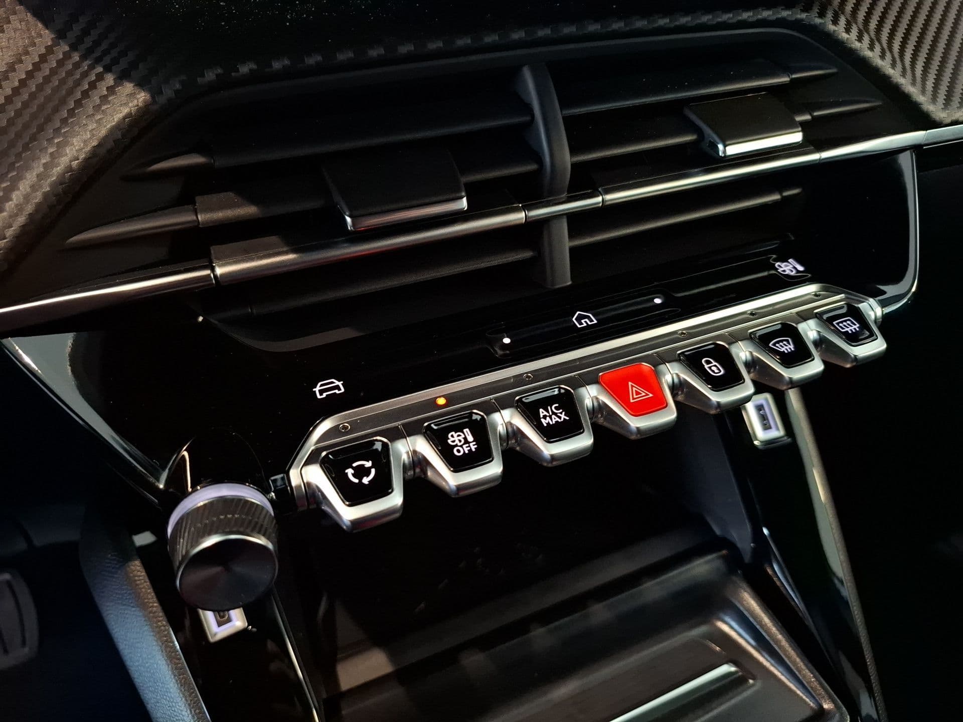 Peugeot E-2008 - 10