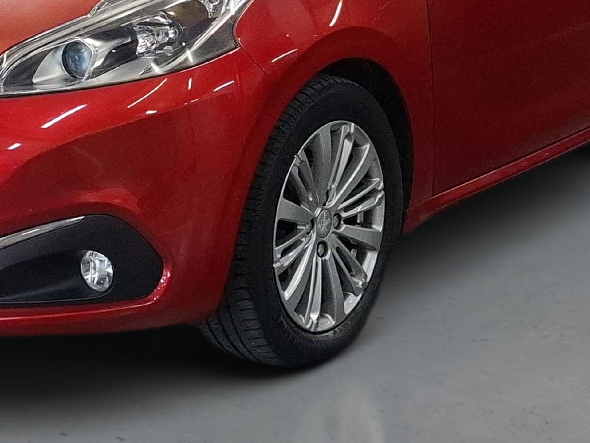 Peugeot 208 - 5