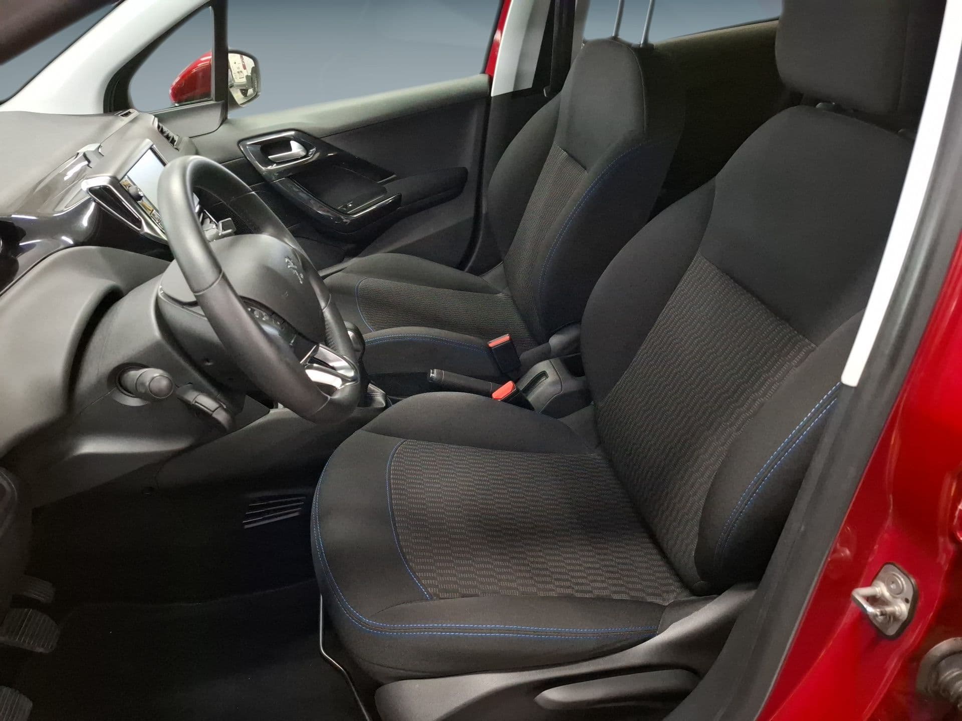 Peugeot 208 - 11
