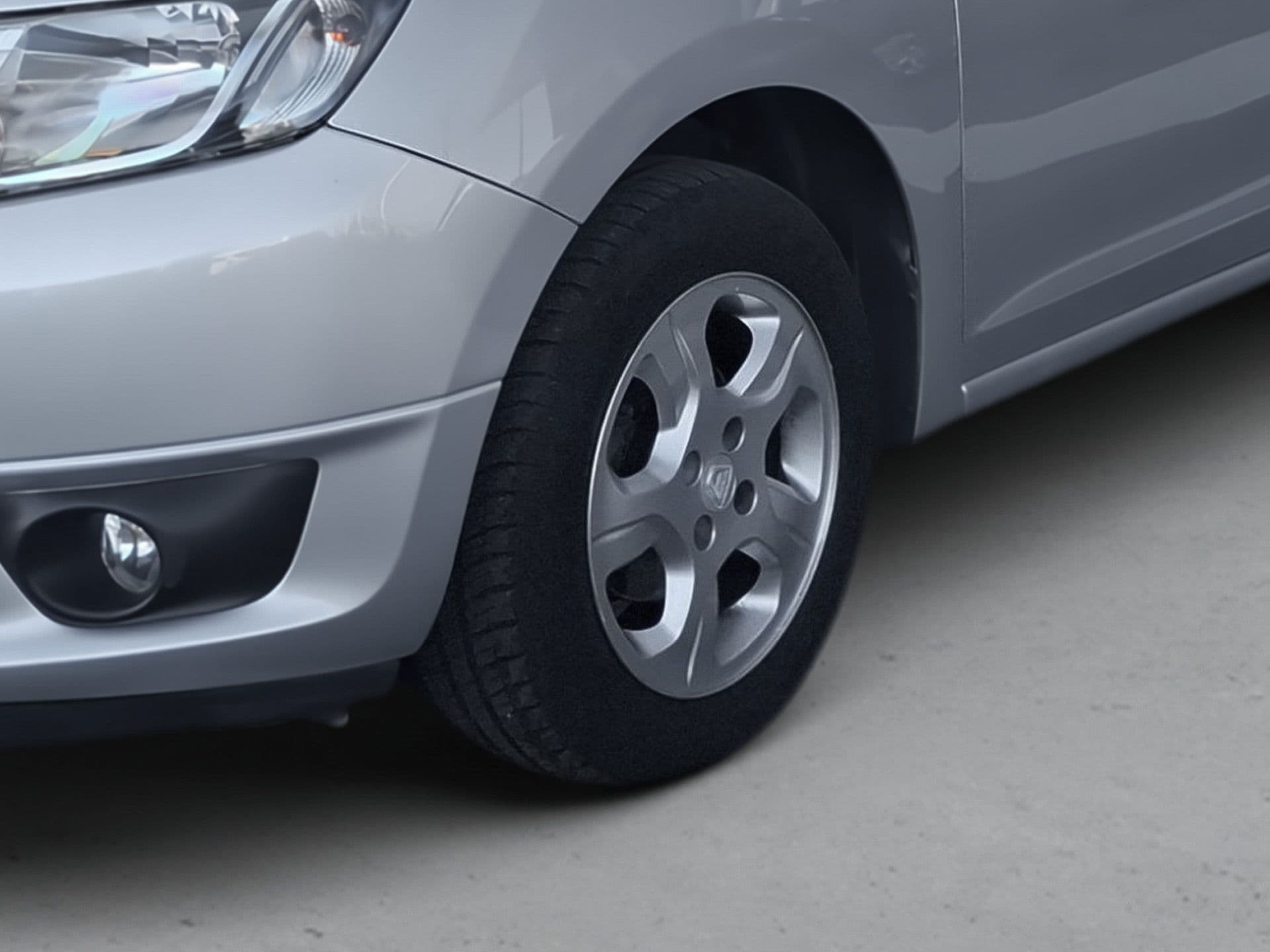 Dacia Sandero - 4