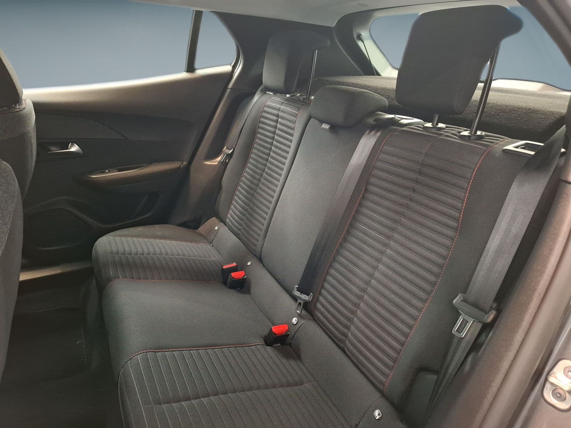Peugeot 2008 - 12