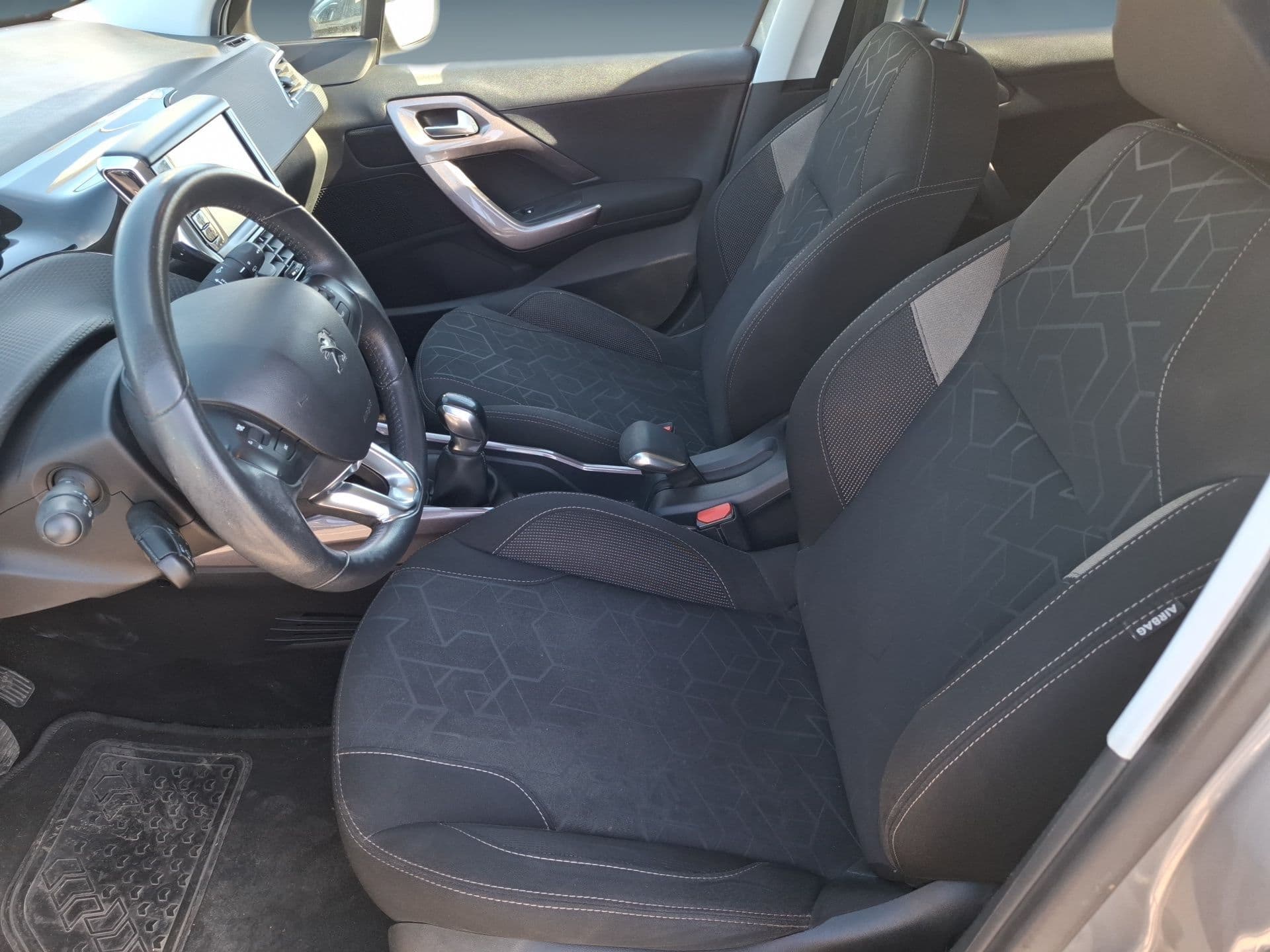 Peugeot 2008 - 11