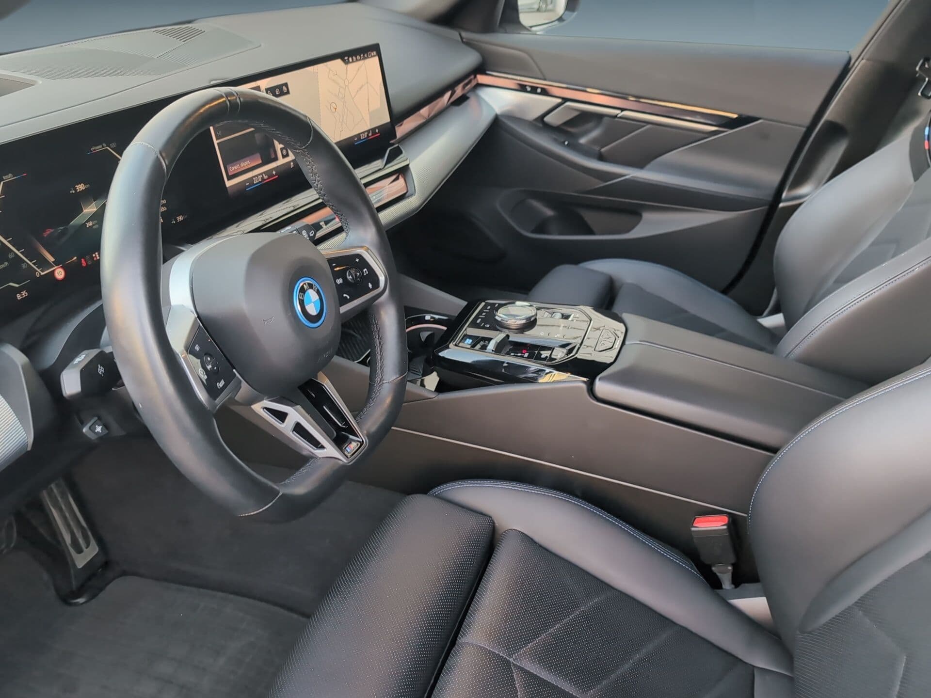 BMW i5 - 11