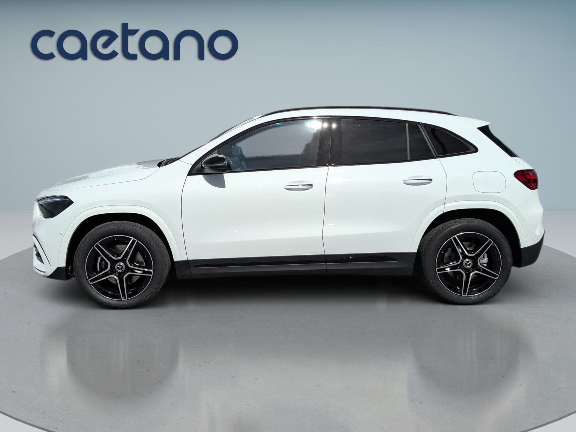 Mercedes-Benz GLA - 4