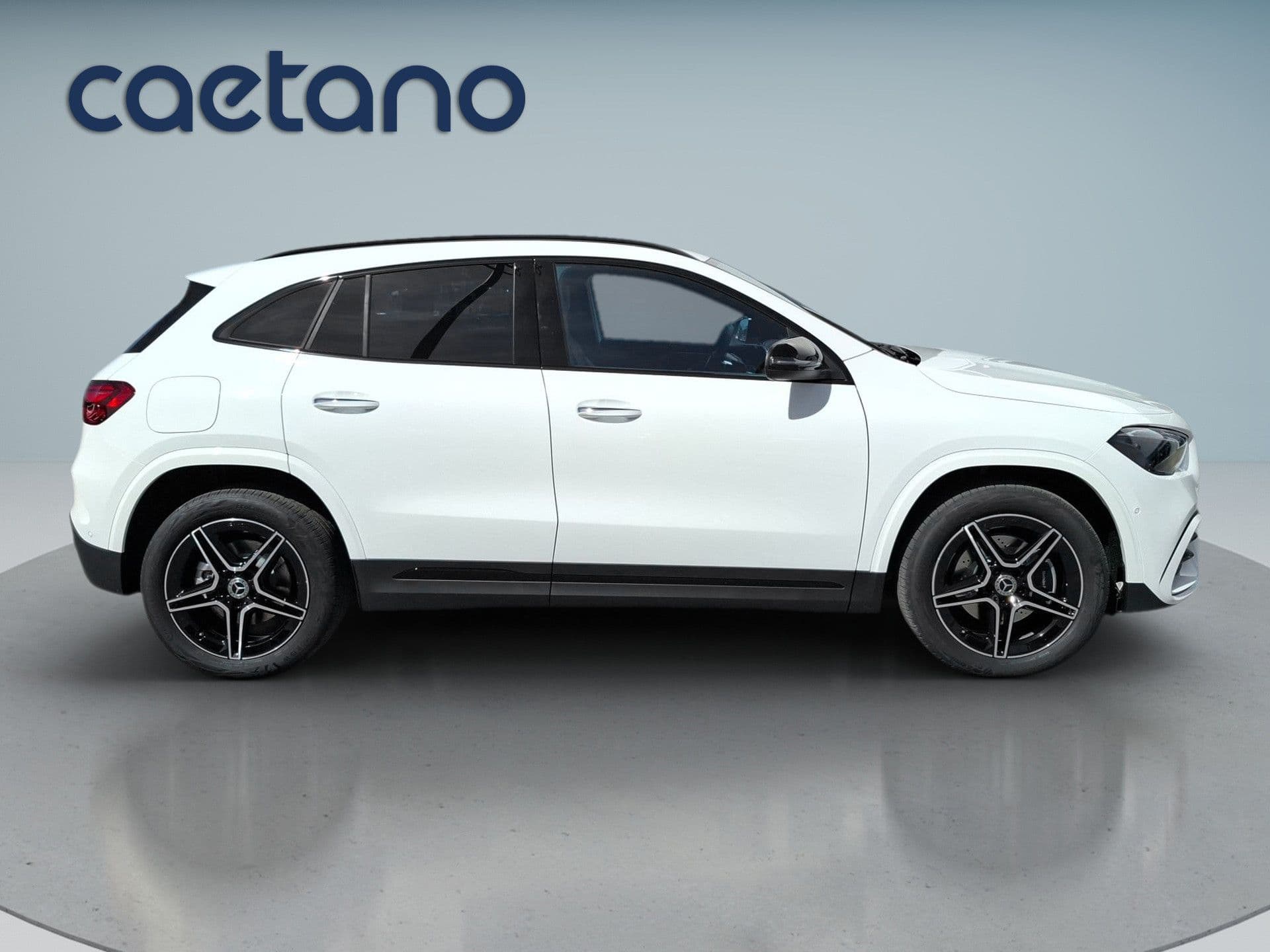 Mercedes-Benz GLA - 8