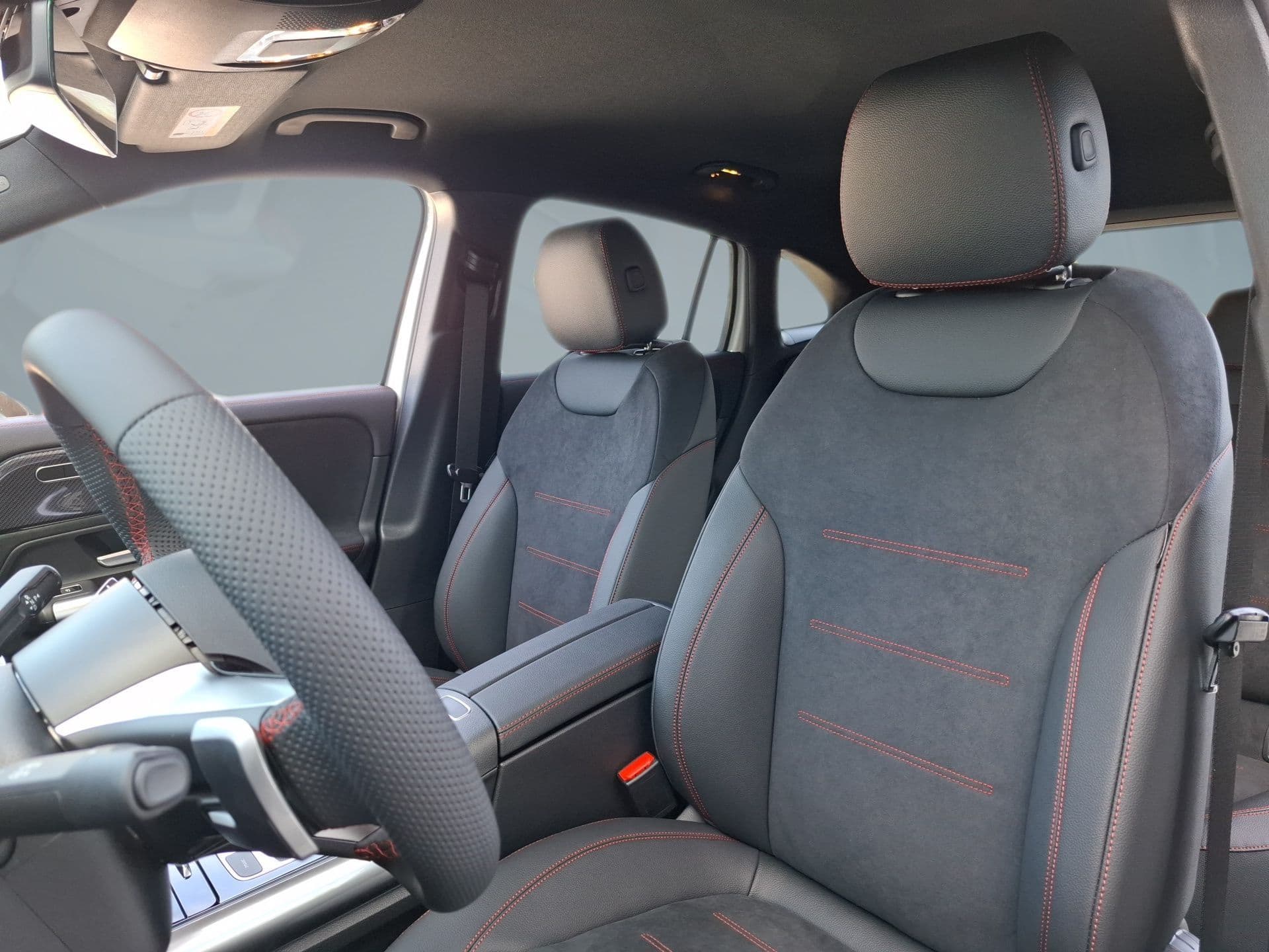 Mercedes-Benz GLA - 11