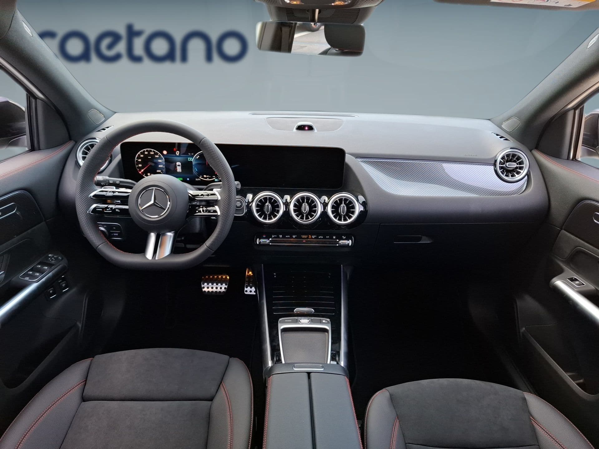 Mercedes-Benz GLA - 12