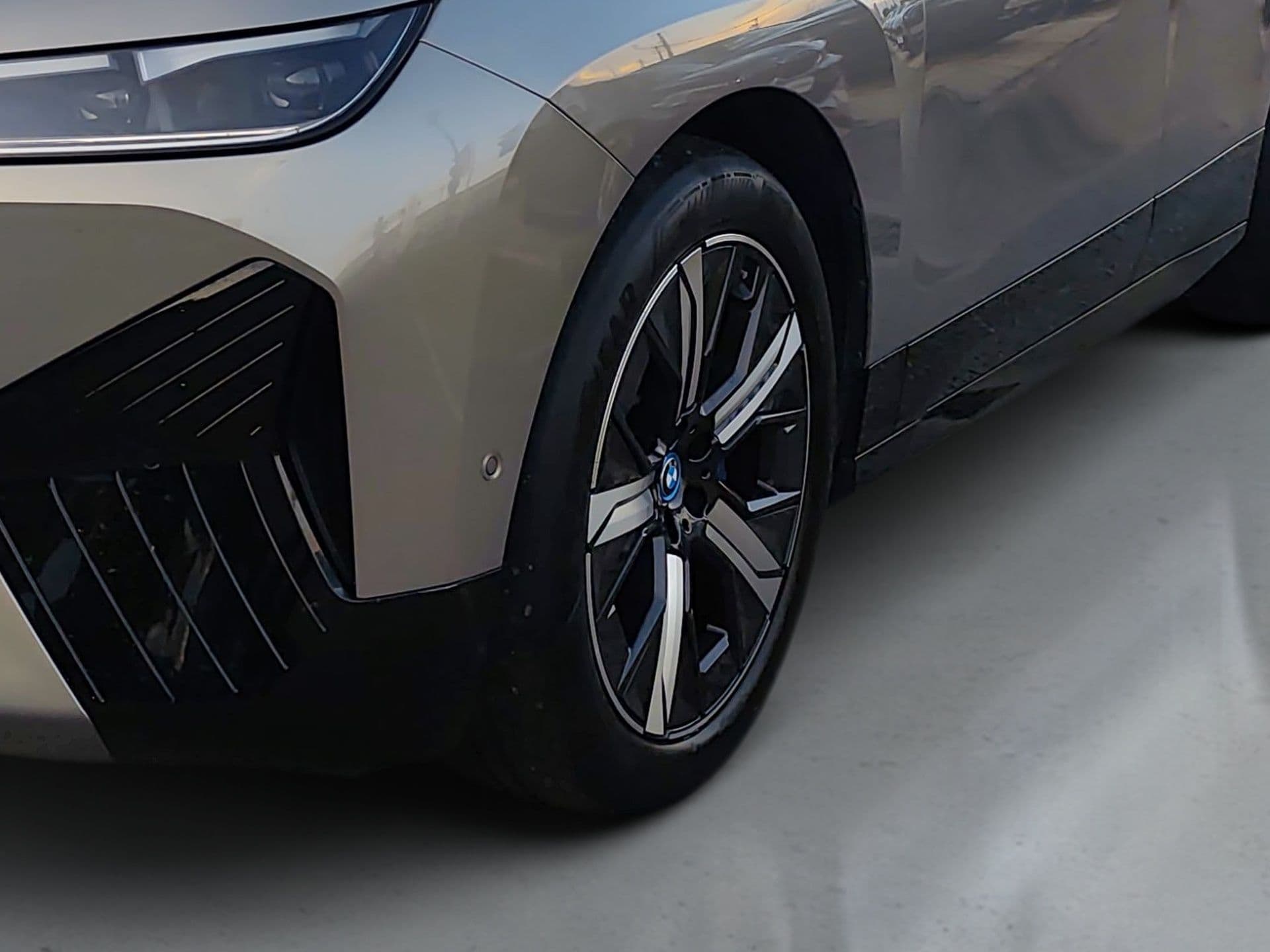 BMW iX - 2