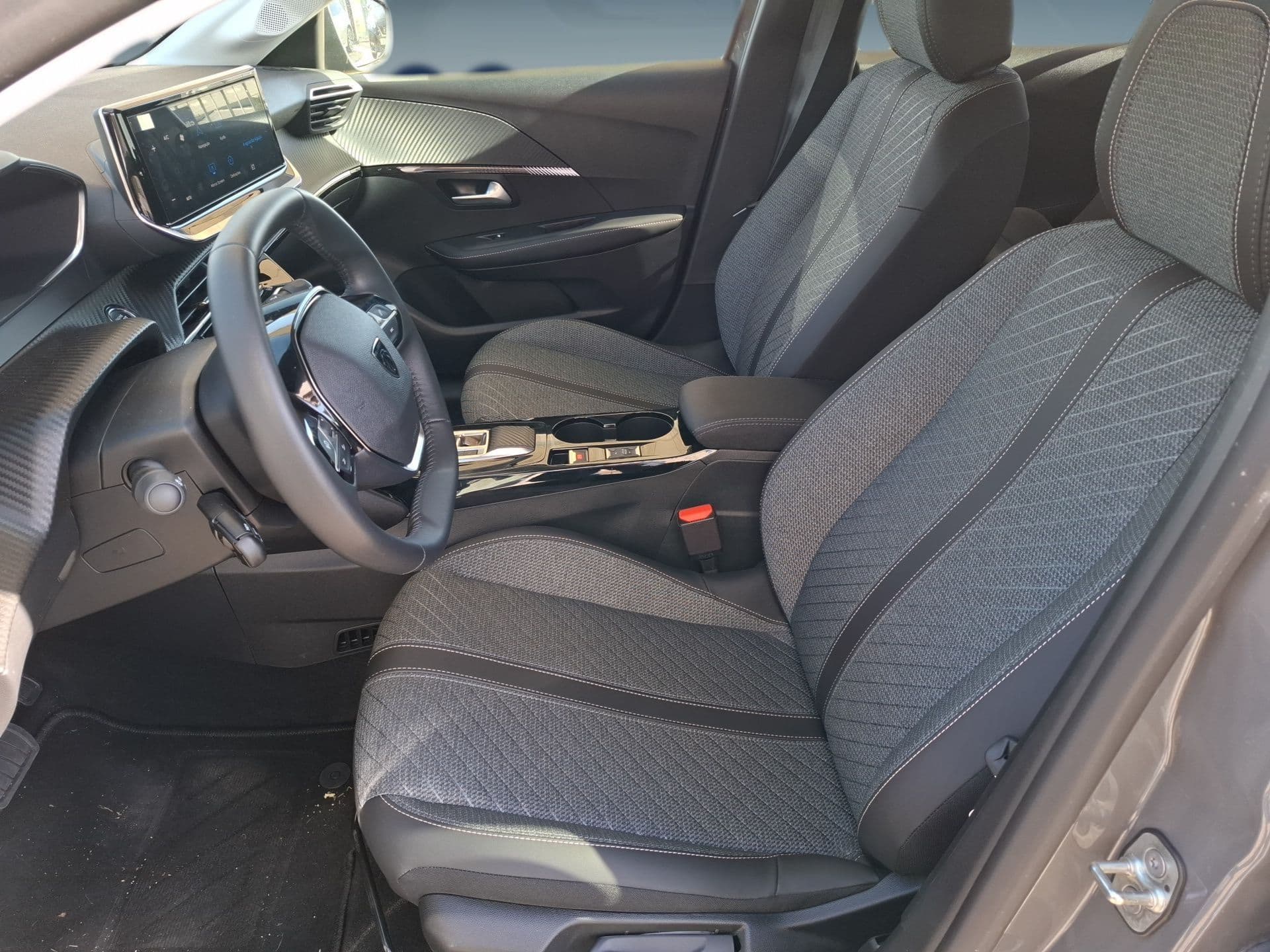 Peugeot E-208 - 10