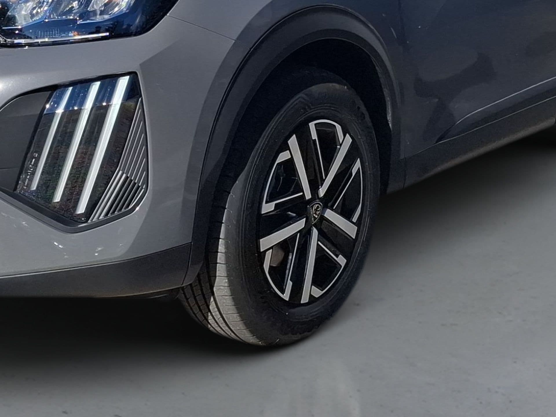 Peugeot E-2008 - 4