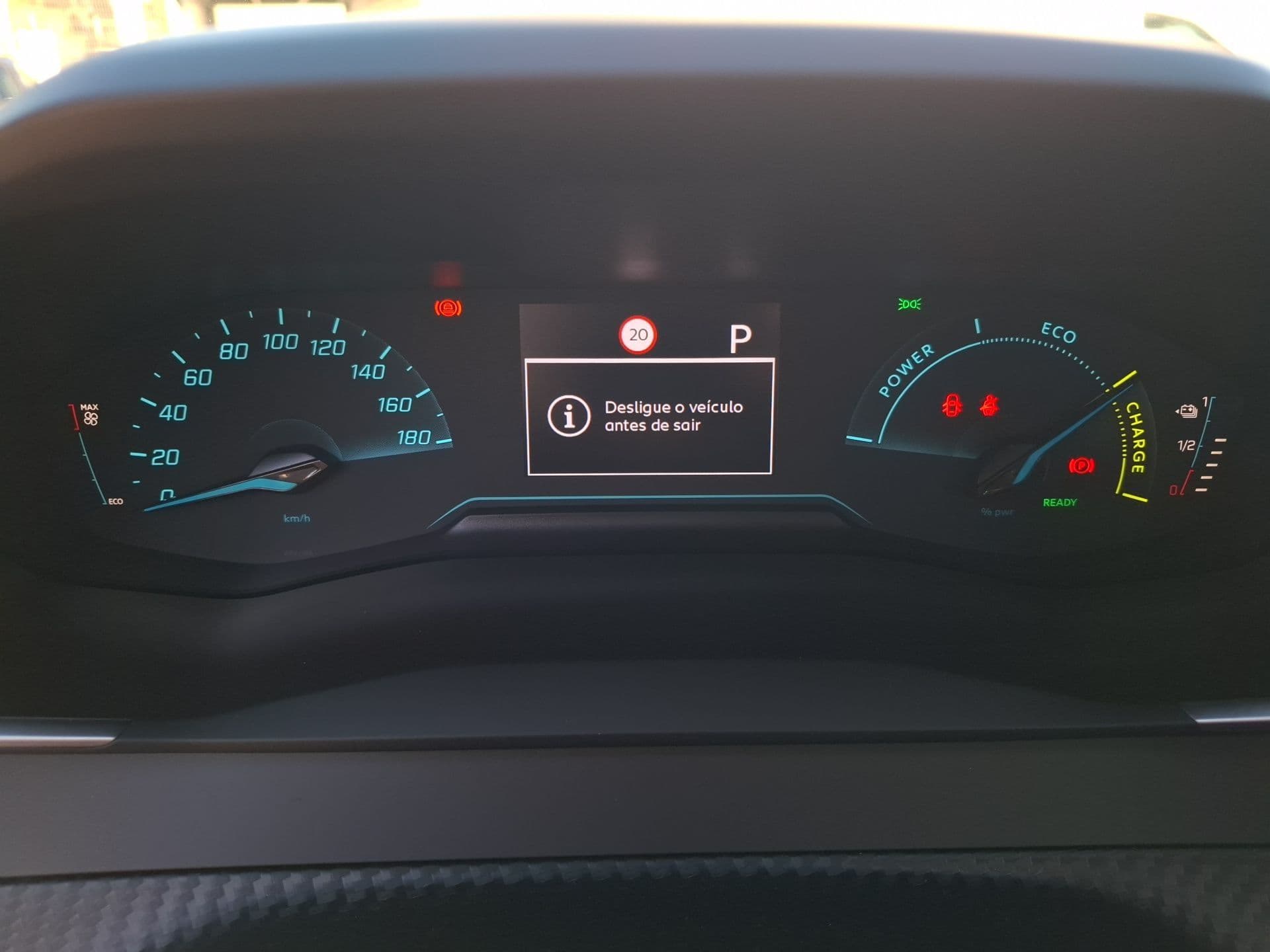 Peugeot E-2008 - 8