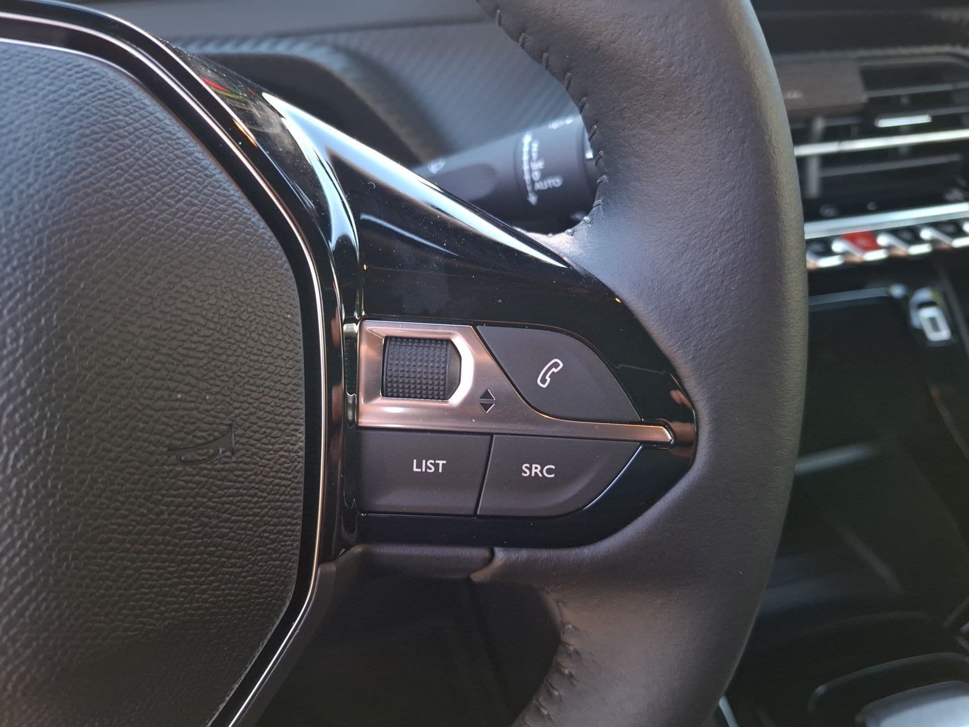 Peugeot E-2008 - 9