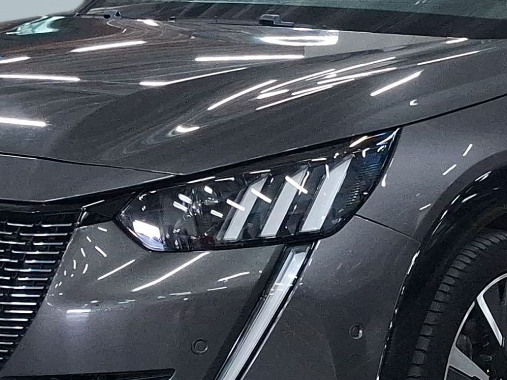 Peugeot 208 - 4