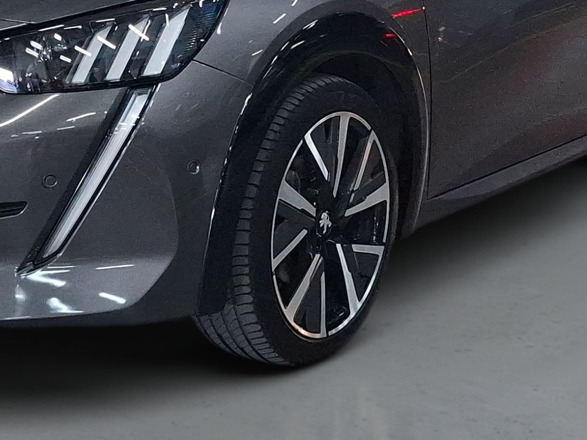 Peugeot 208 - 5