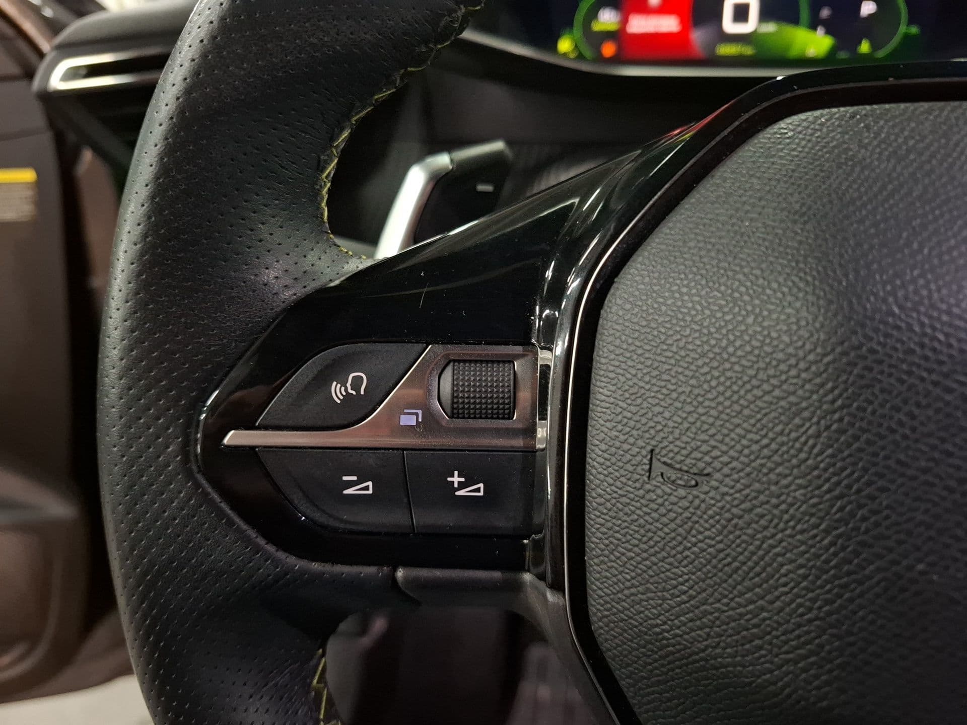 Peugeot 208 - 12