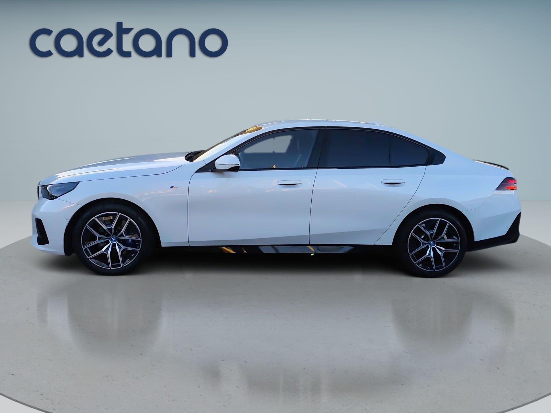 BMW i5 - 3