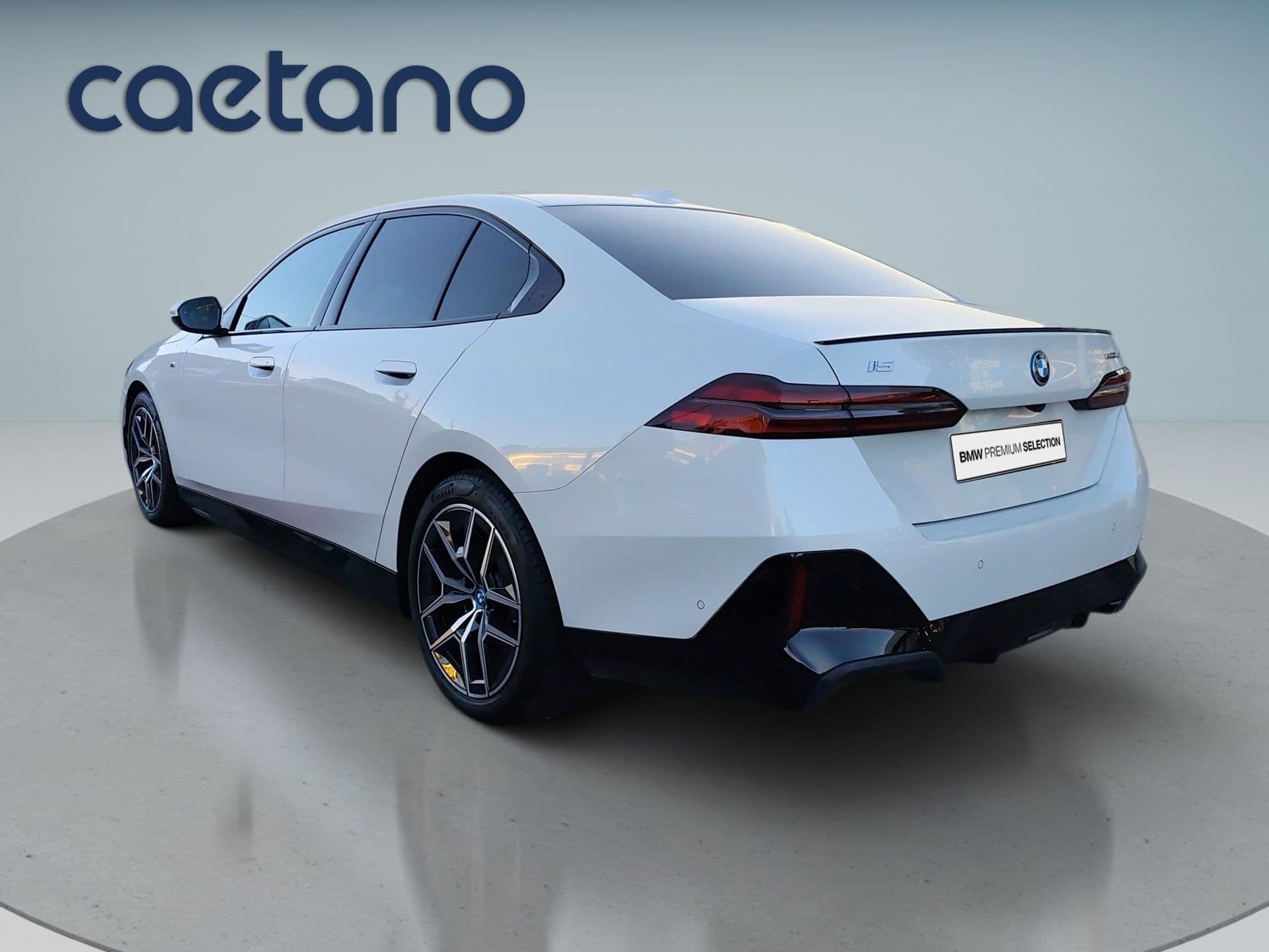 BMW i5 - 5