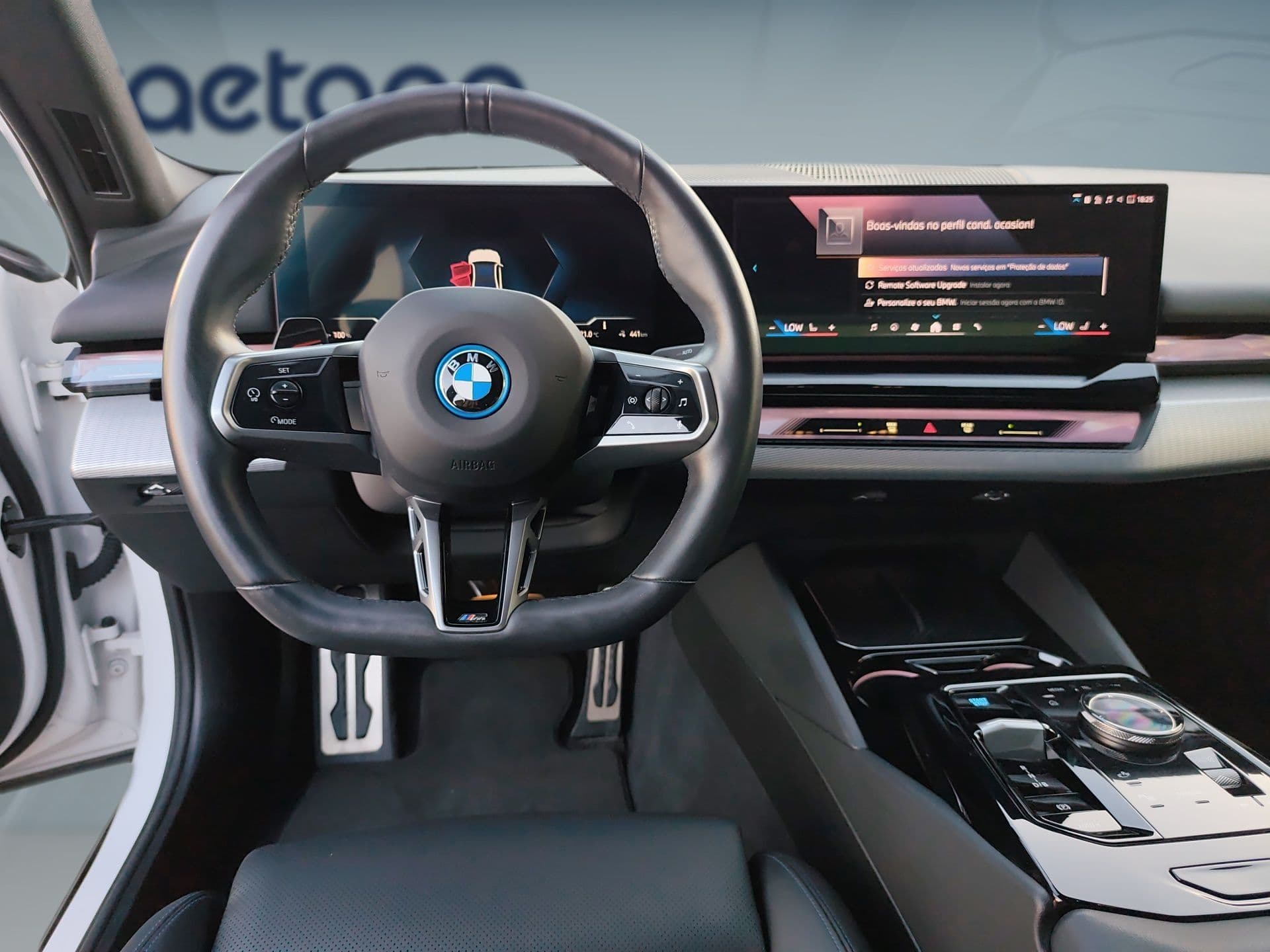 BMW i5 - 12