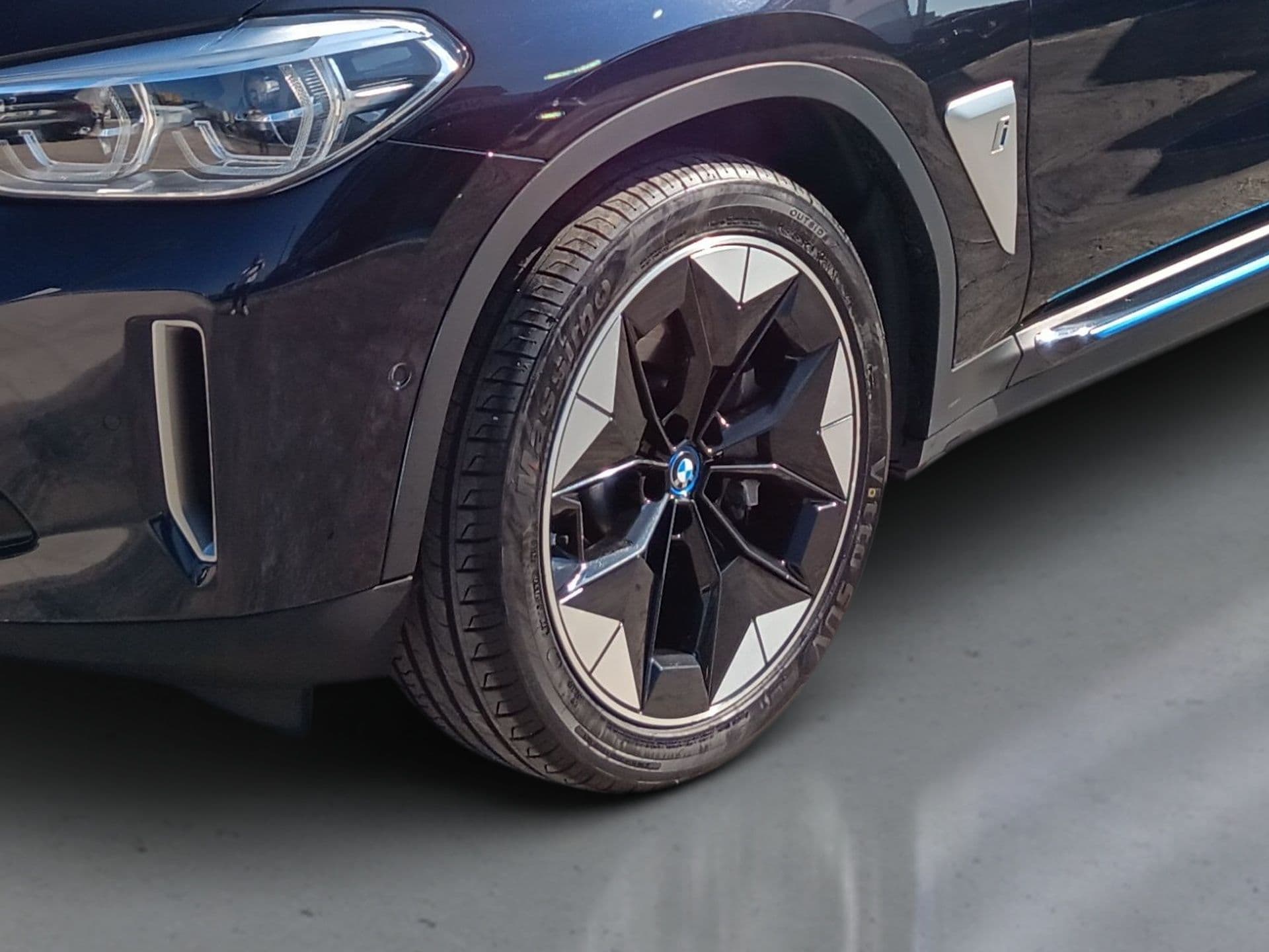 BMW IX3 - 4