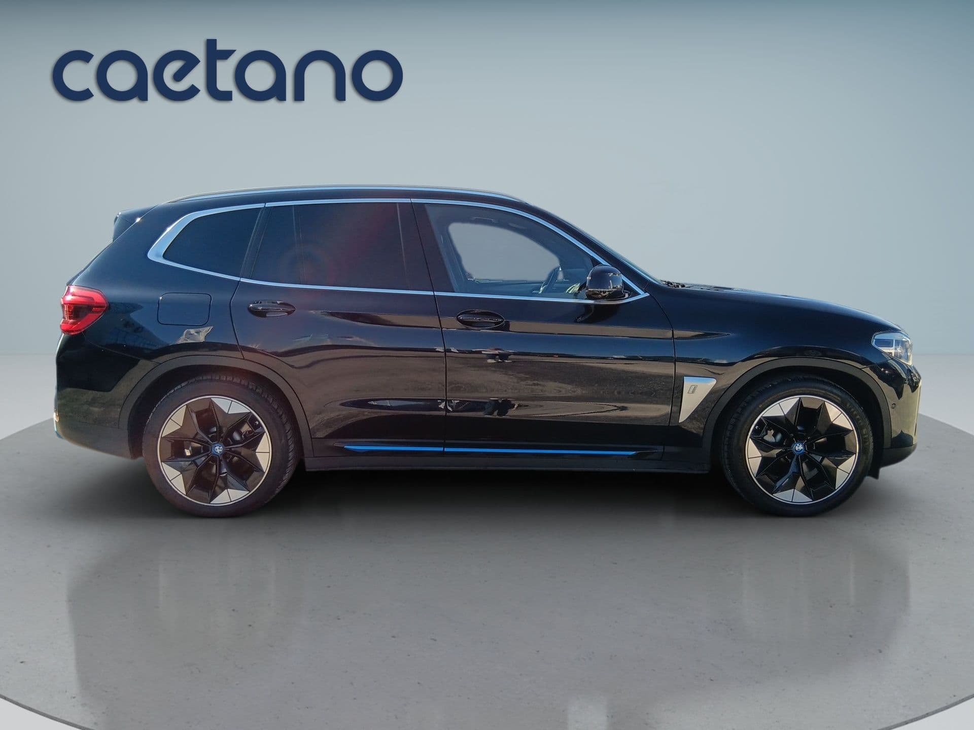 BMW IX3 - 10