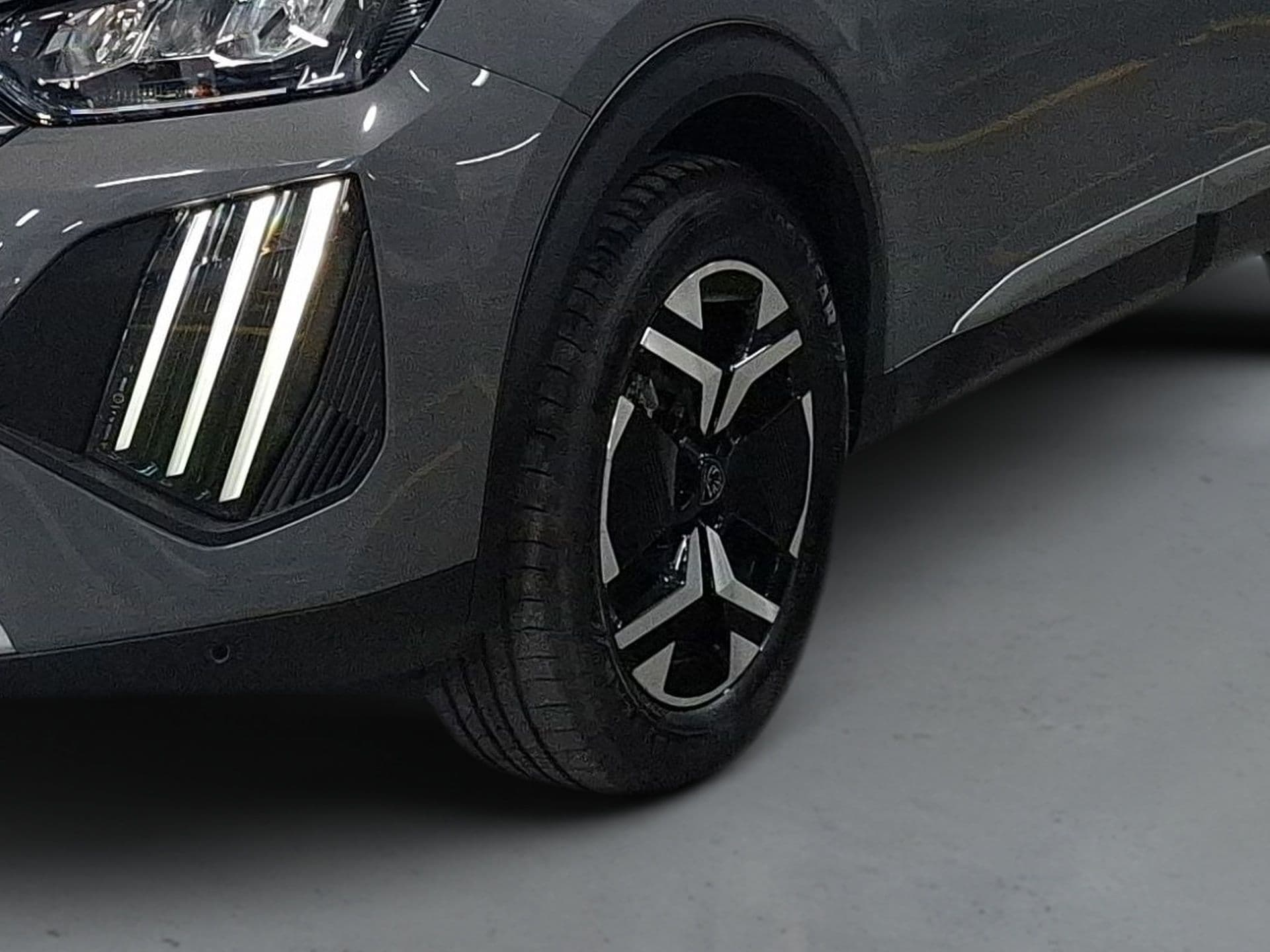 Peugeot E-2008 - 4