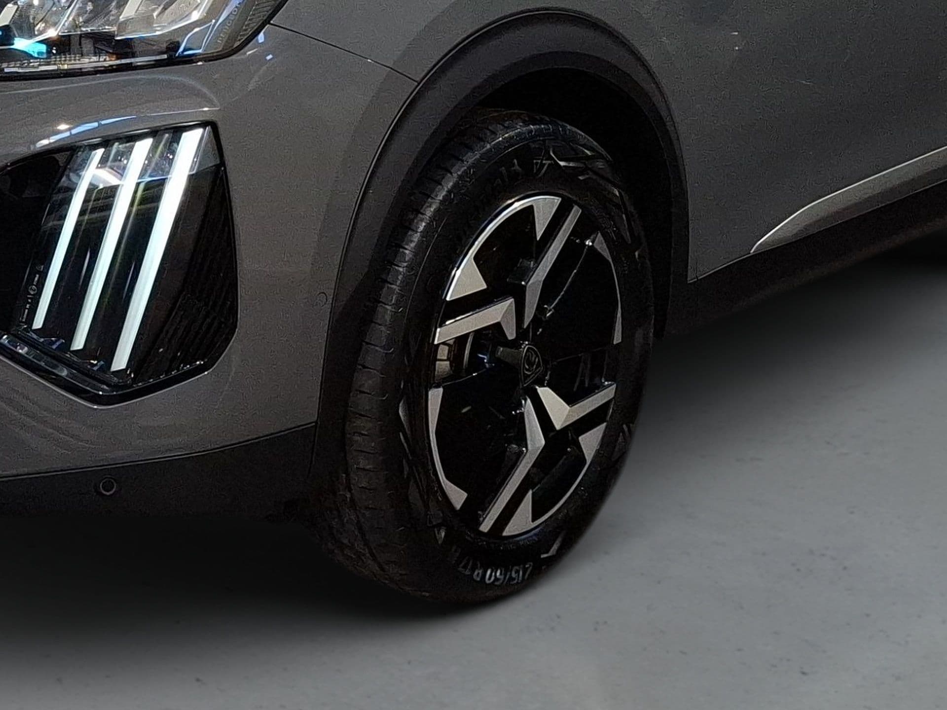 Peugeot 2008 - 4