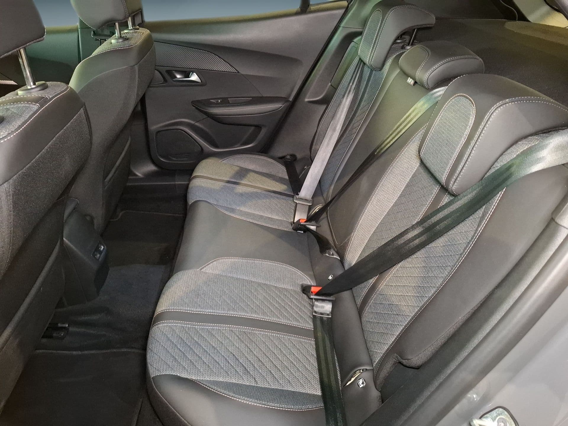 Peugeot 2008 - 12