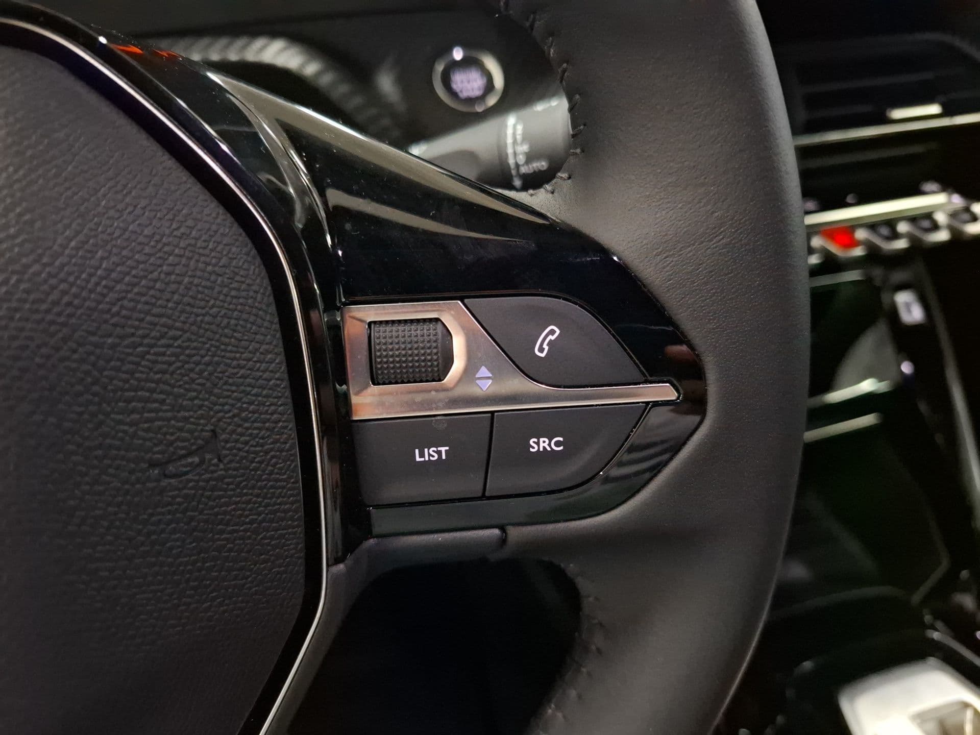 Peugeot 2008 - 11