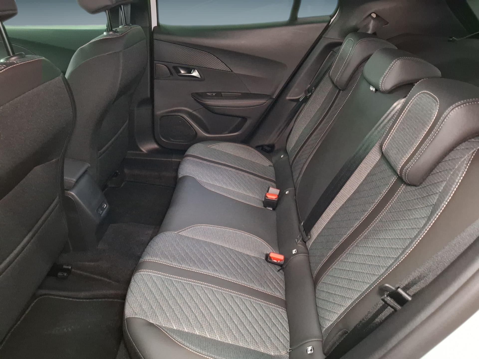 Peugeot 2008 - 12