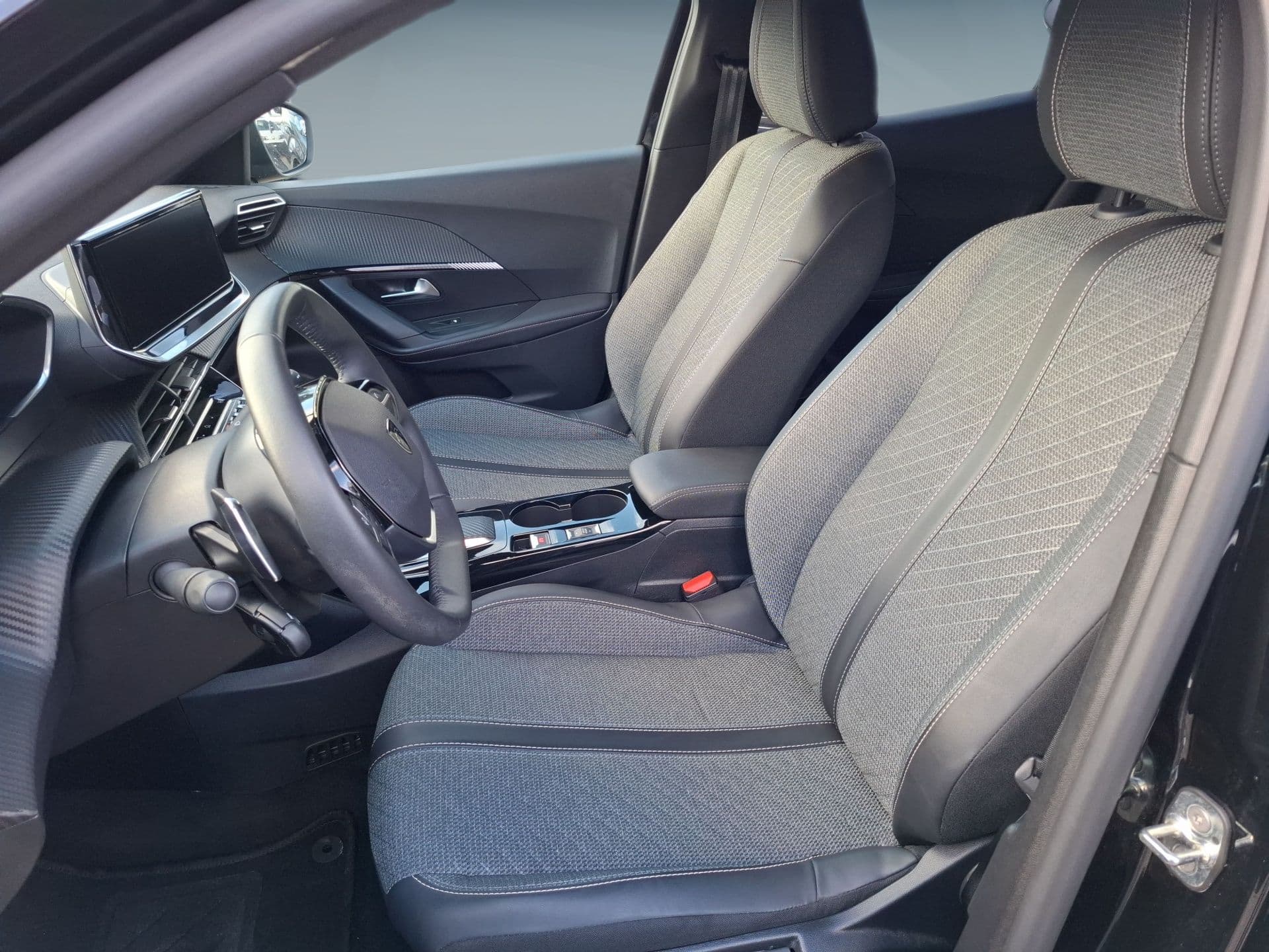 Peugeot 2008 - 8