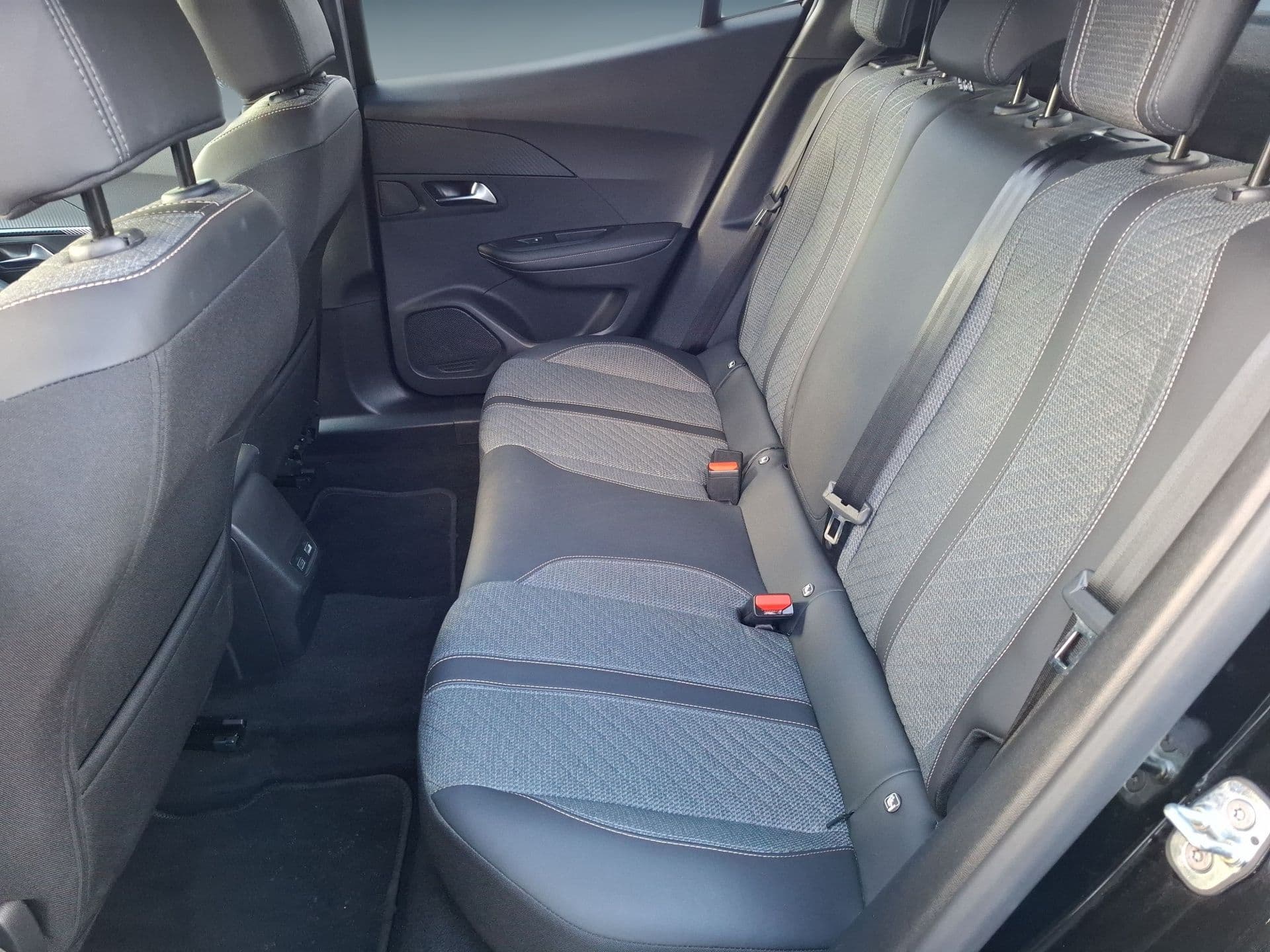 Peugeot 2008 - 9
